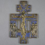 Erweitertes Kreuz - Russland, 19. Jh./um 1900, Bronzelegierung, teils blau emailliert, reliefierte 