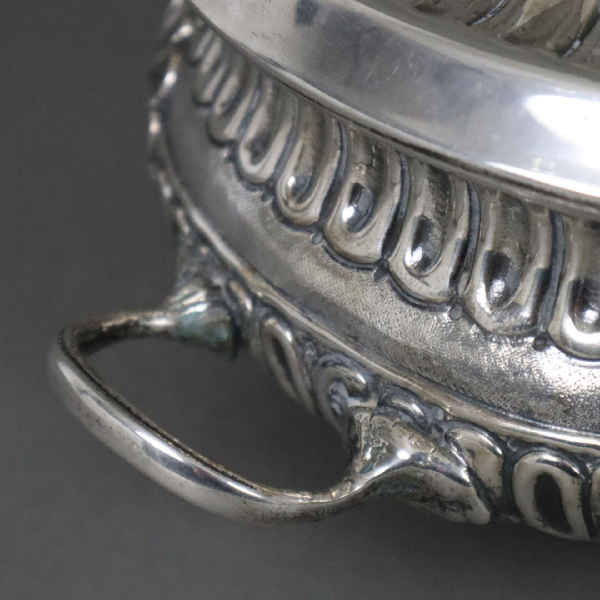 Deckelterrine - 800er Silber, godronierte runde Terrine auf vier Füßen mit zwei seitlichen Handhabe - Bild 4 aus 9