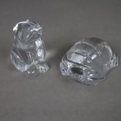 Zwei Tierfiguren - Baccarat France, schweres Kristallglas, 1x sitzender Hase, 1x Schildkröte, unter