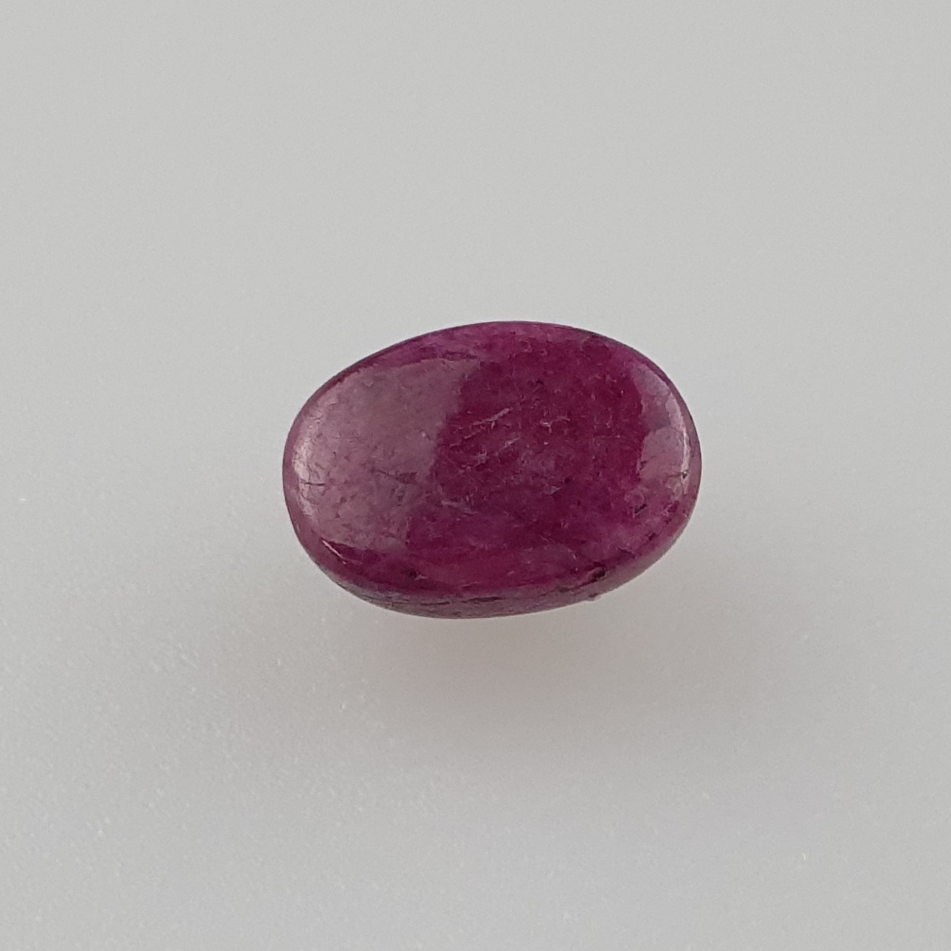 Loser Rubin - ovaler Cabochon von ca.5,75ct, mit ITLGR-Zertifikat