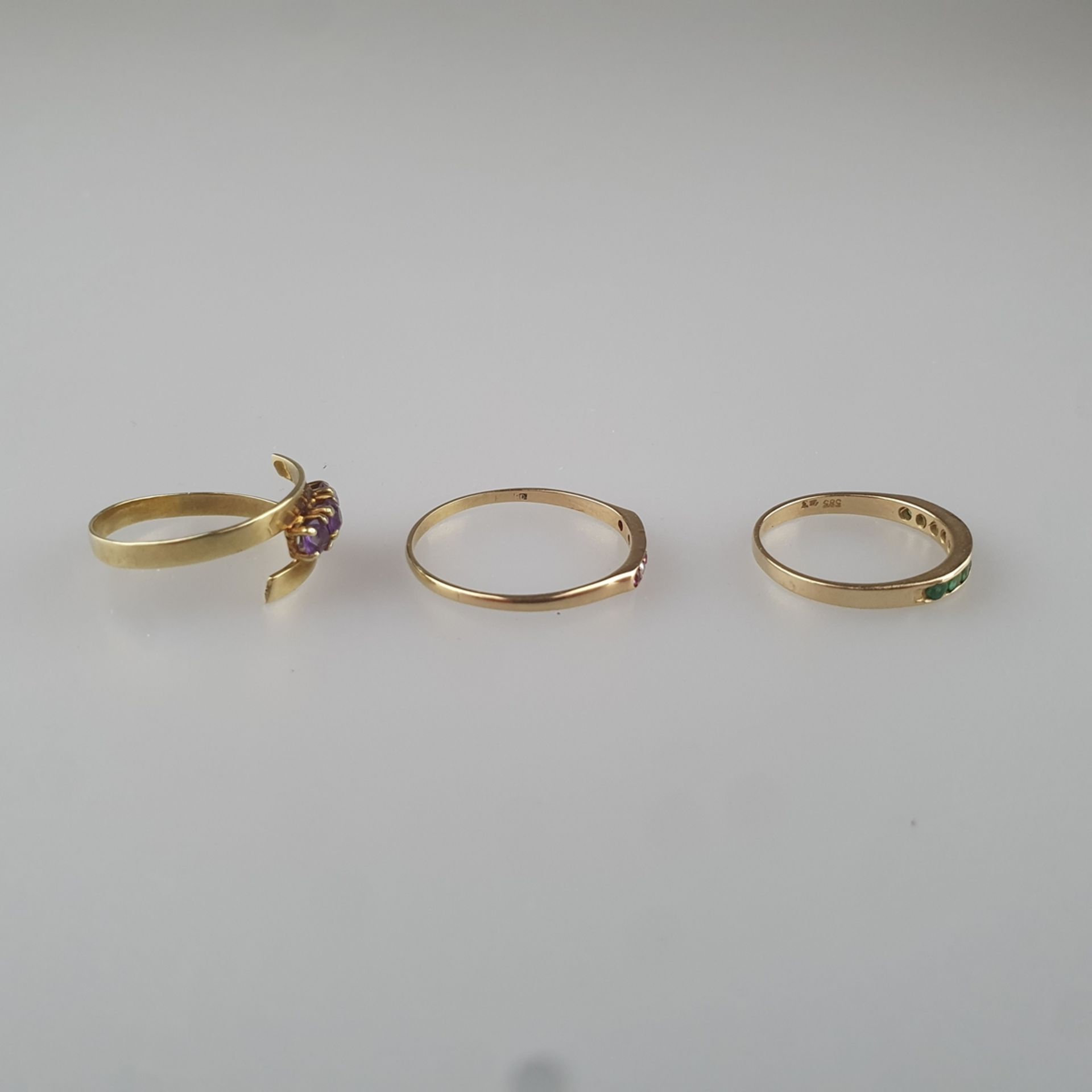Ringkonvolut - Gelbgold 585/000 (14K), meist gestempelt / alle geprüft, 3 Ringe, Besatz mit kleinen - Bild 4 aus 6