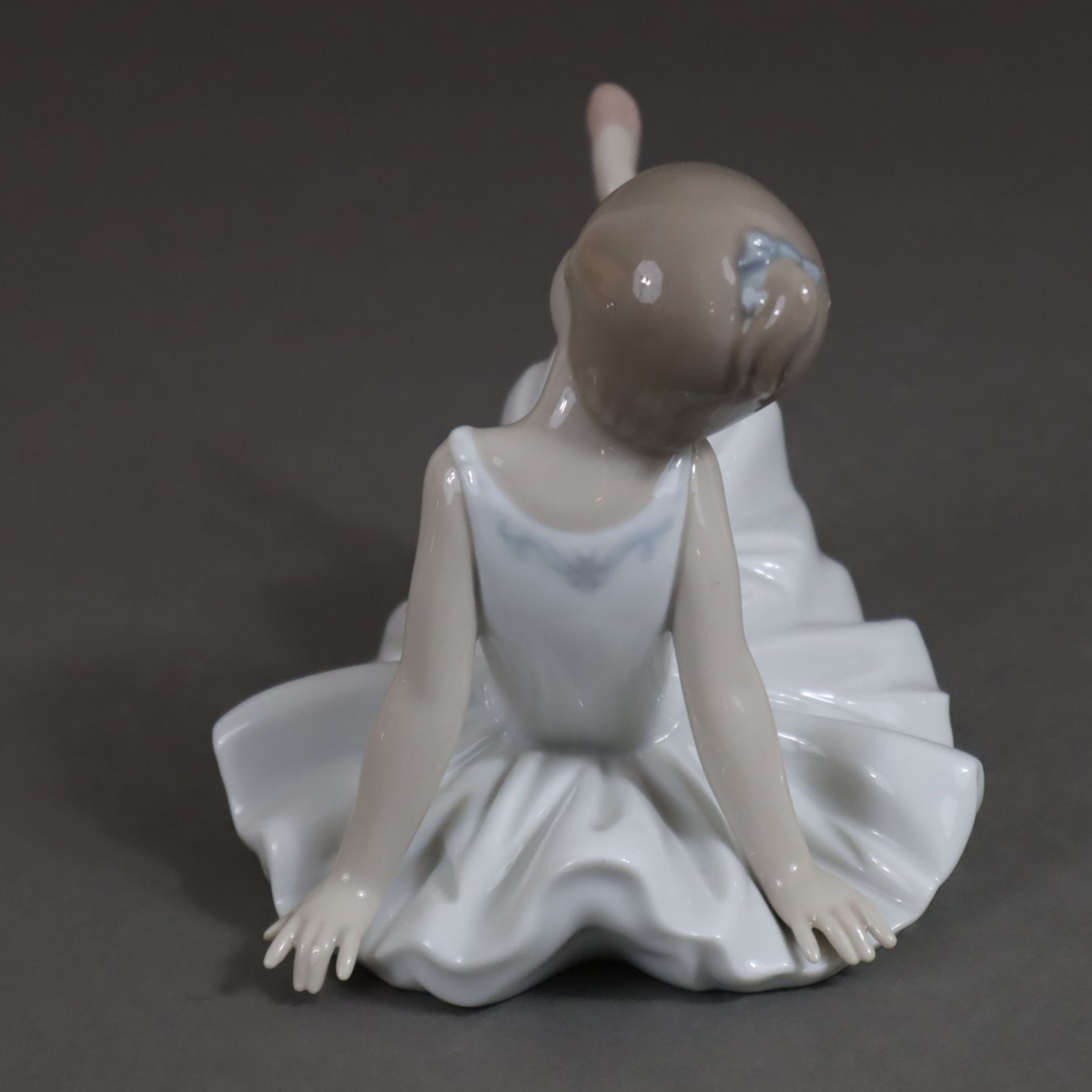 Porzellanfigur "Kleine Ballerina III", Lladro, Spanien, Modellnr. 8127 (Produktion 2010 eingestellt - Bild 3 aus 8
