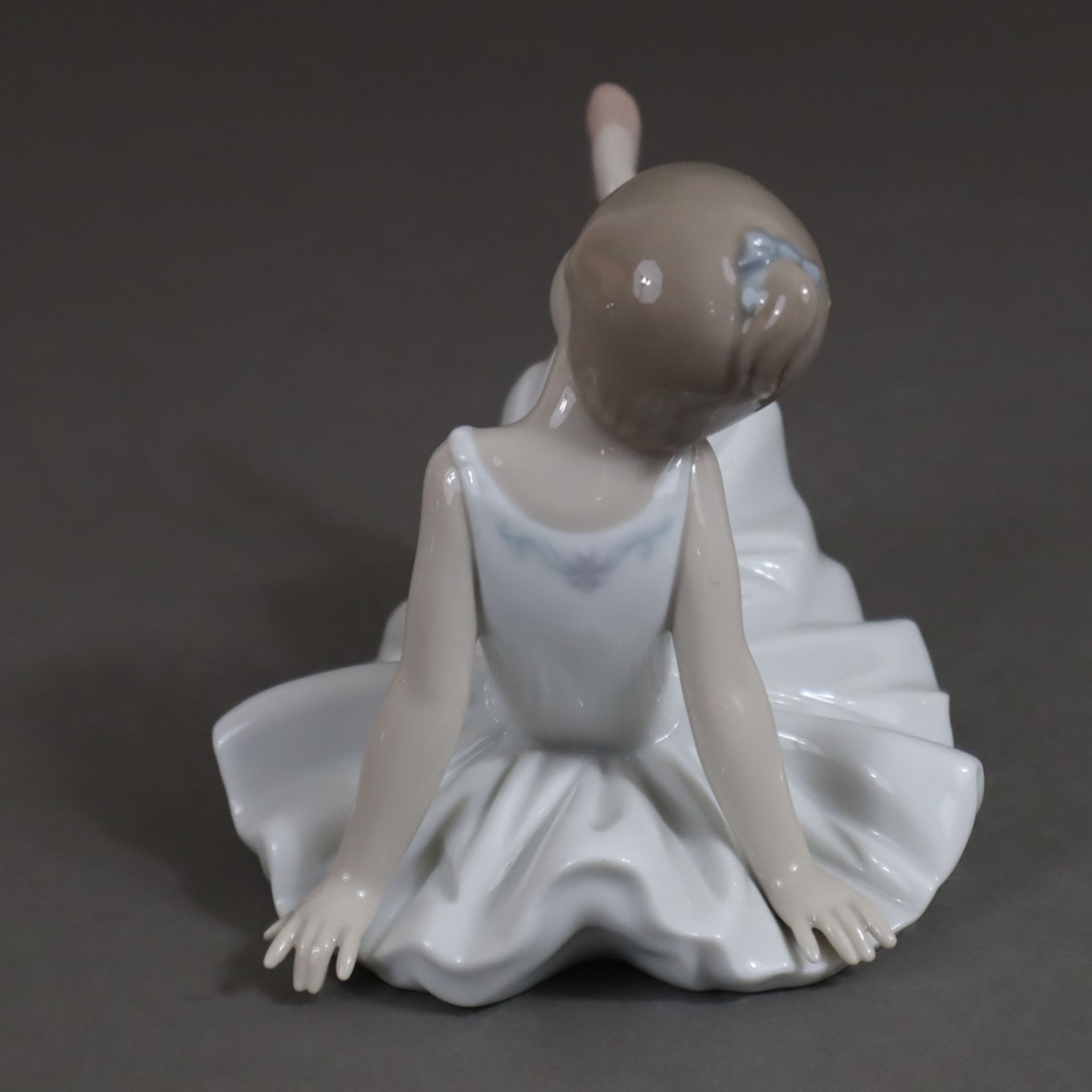 Porzellanfigur "Kleine Ballerina III", Lladro, Spanien, Modellnr. 8127 (Produktion 2010 eingestellt - Image 3 of 8