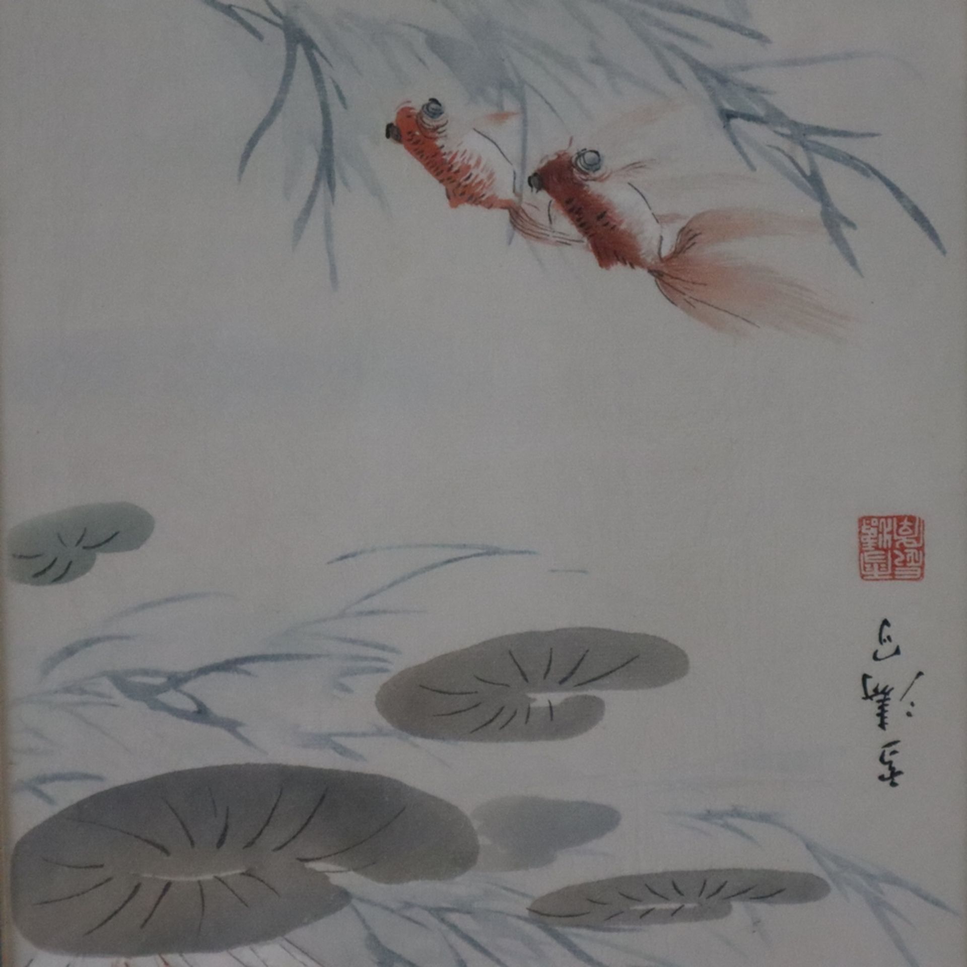 Zwei Farbholzschnitte - China, teils koloriert, 1x Sitzender Papagei nach Qi Baishi mit Aufschrift  - Bild 3 aus 8