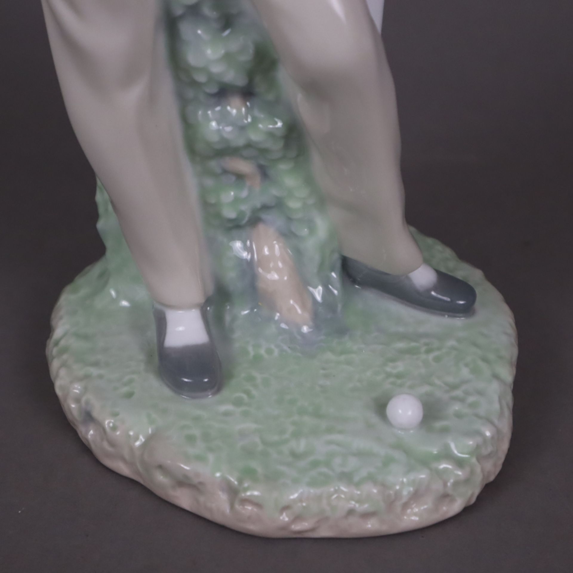 "Golfspieler" - Lladro, Spanien, Porzellan, Entwurf: Vicente Martinez (1972), Modellnummer 4824, po - Image 4 of 8