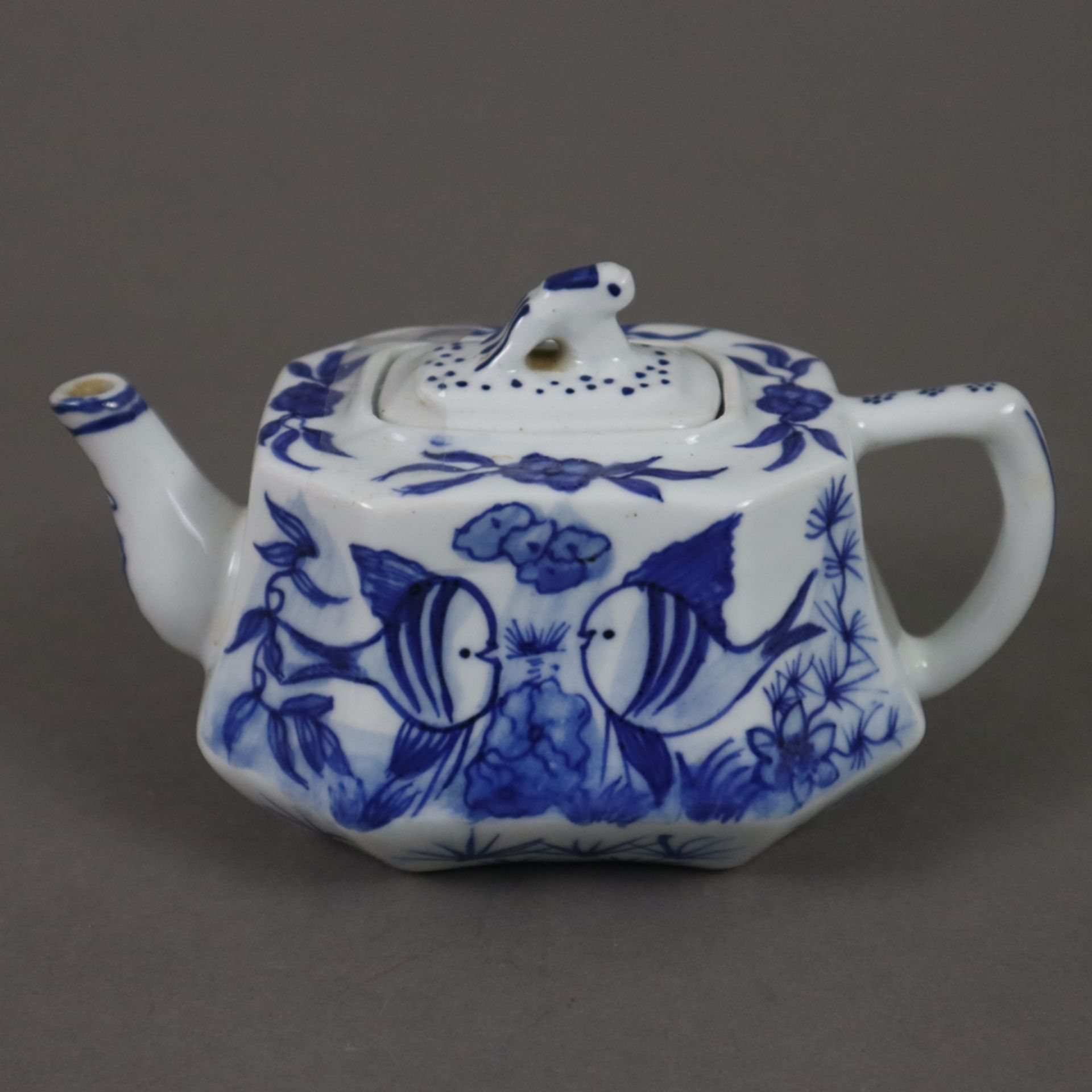 Konvolut Teekännchen - China 20.Jh., Porzellan mit blau-weißer Bemalung, diverse Formen und Dekore, - Image 3 of 9
