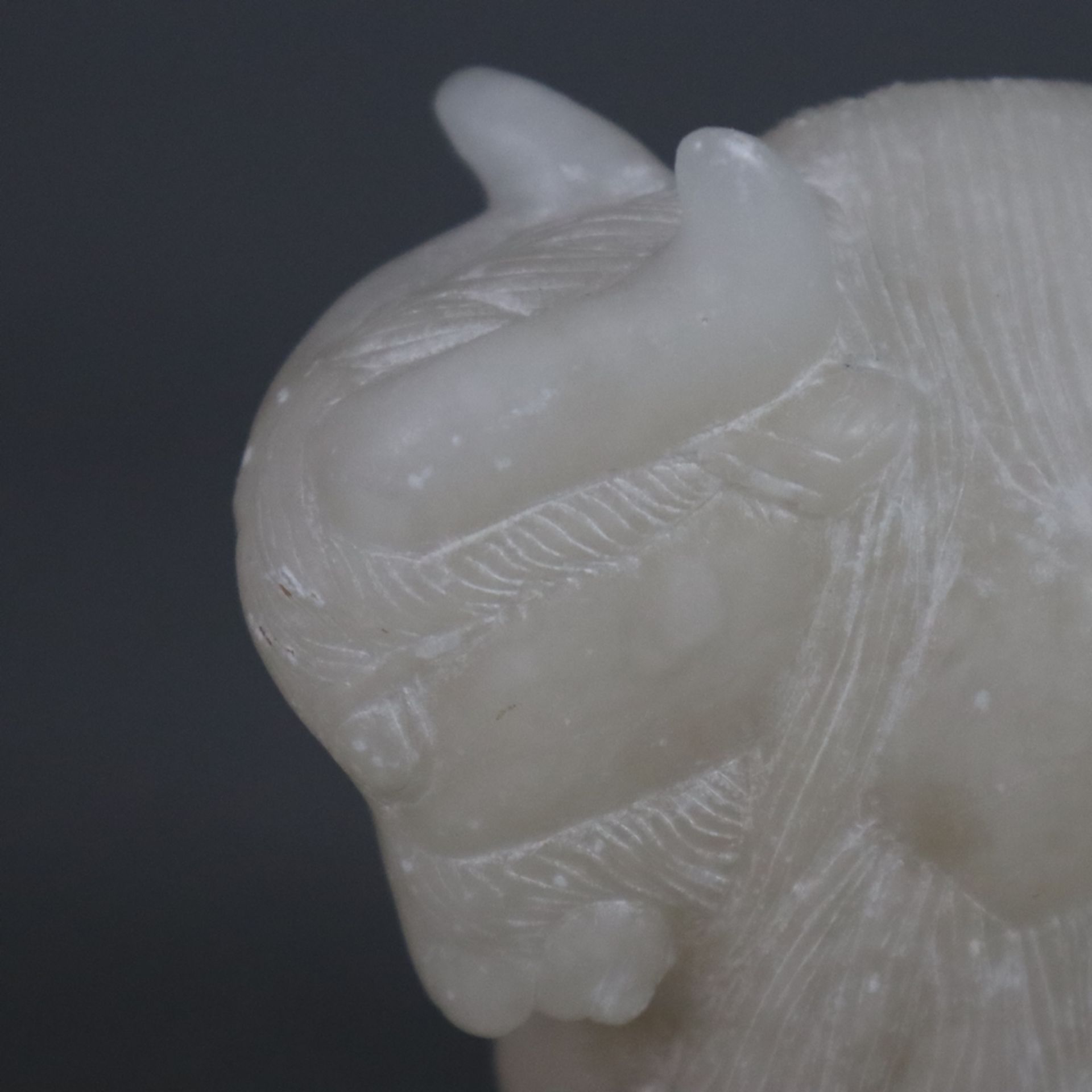 Yak-Figur aus Alabaster - China, H./L.ca. 11 / 15,5 cm, rechte Klaue mit vorderseitigen Bestoßungen - Image 3 of 6