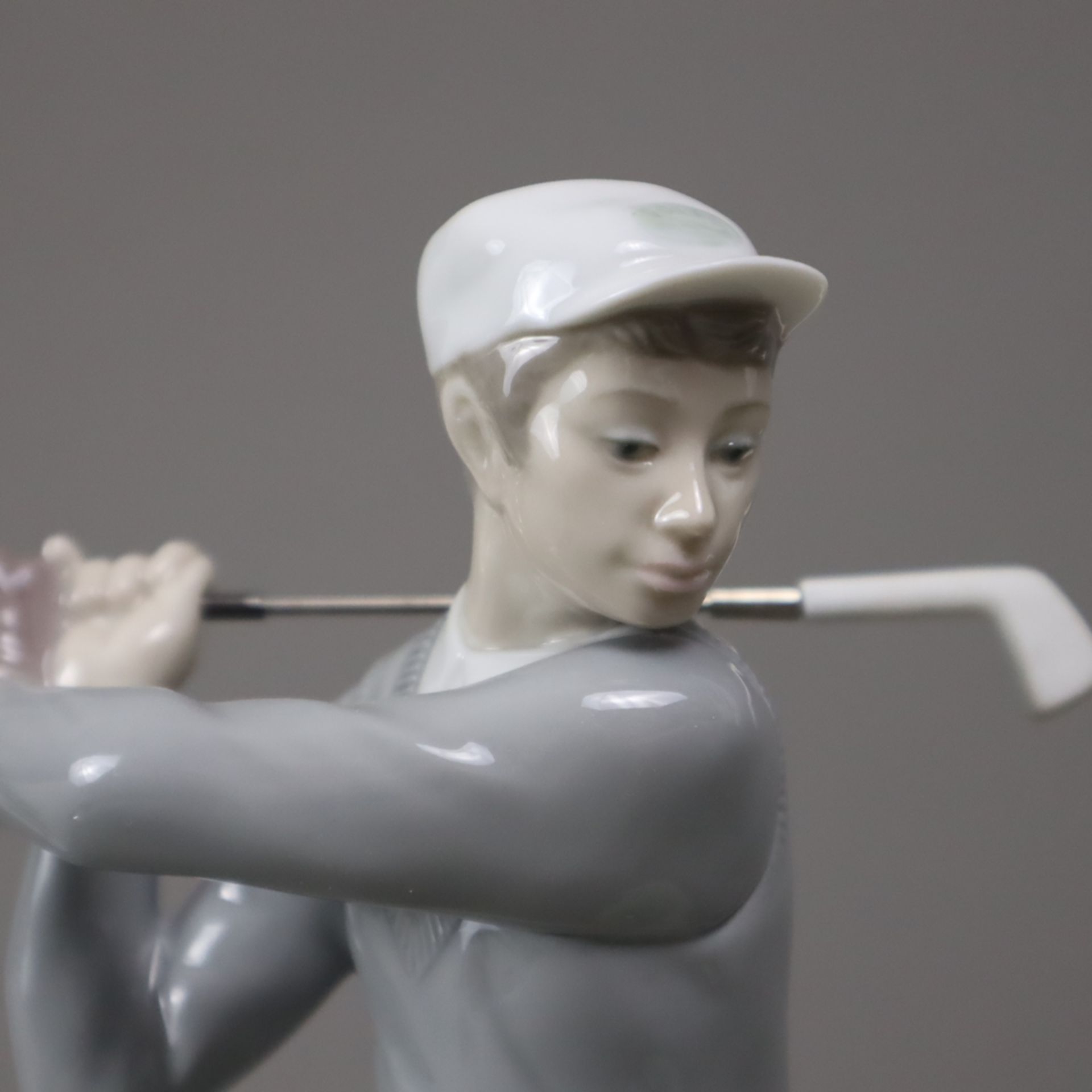 "Golfspieler" - Lladro, Spanien, Porzellan, Entwurf: Vicente Martinez (1972), Modellnummer 4824, po - Image 2 of 8