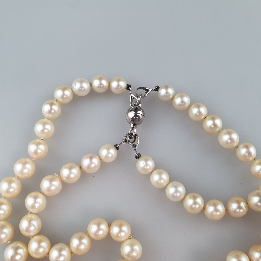 Perlencollier mit Weißgoldschließe - zweireihig, einzeln geknotete champagnerfarbene Perlen im leic - Image 5 of 5