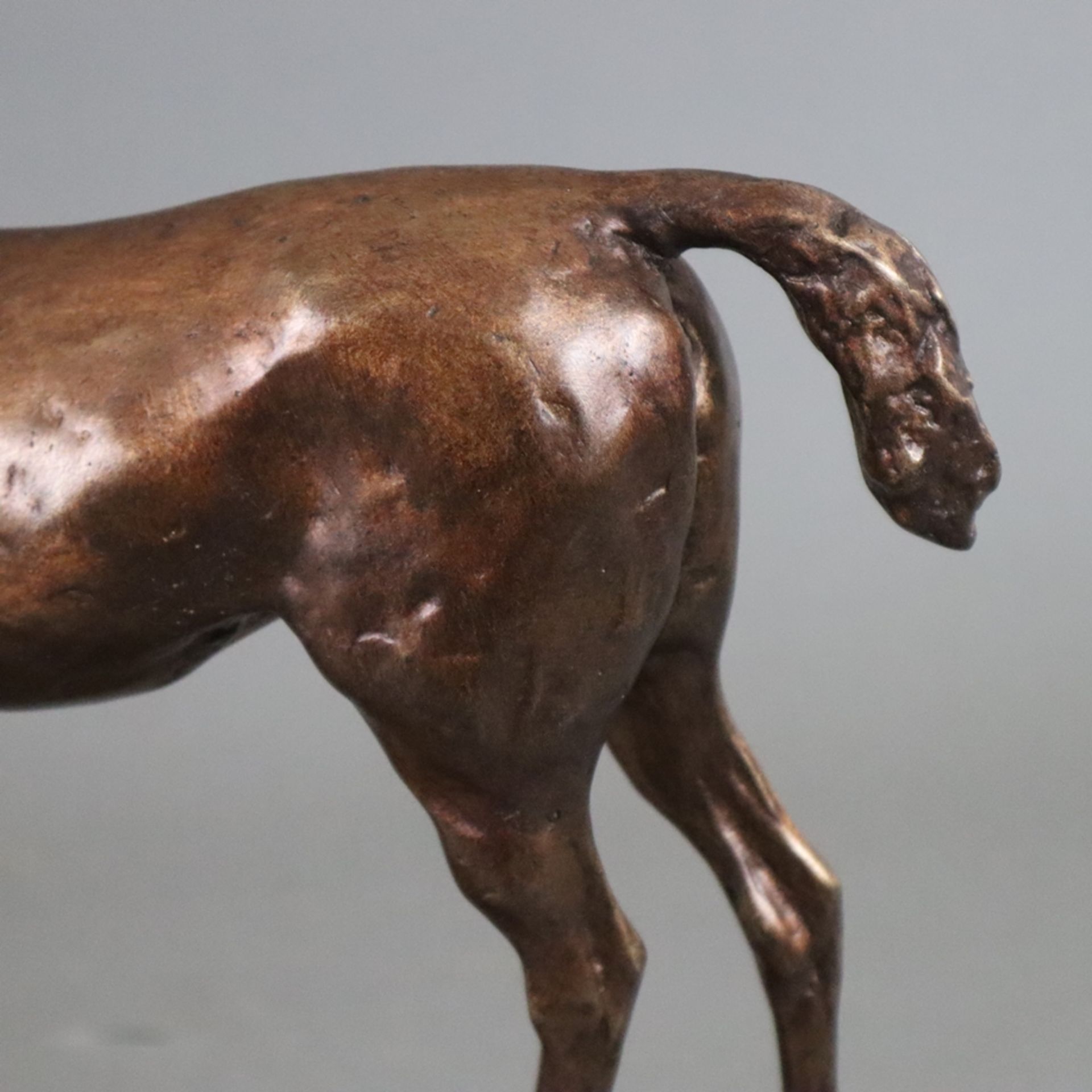 Degas, Edgar (1834 Paris -1917 ebenda, nach) - "Cheval à l'arrêt"", Bronze, braun patiniert, posthu - Bild 7 aus 10