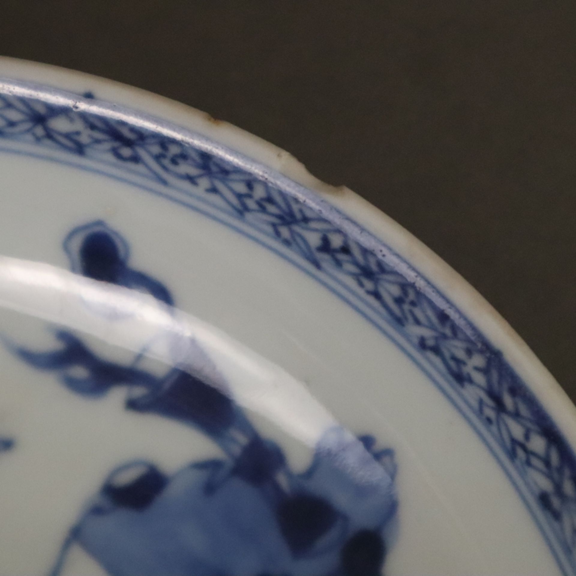 Zwei kleine Teller - China, späte Qing-Dynastie, jeweils bemalt in Unterglasurblau mit offener Bild - Image 6 of 9
