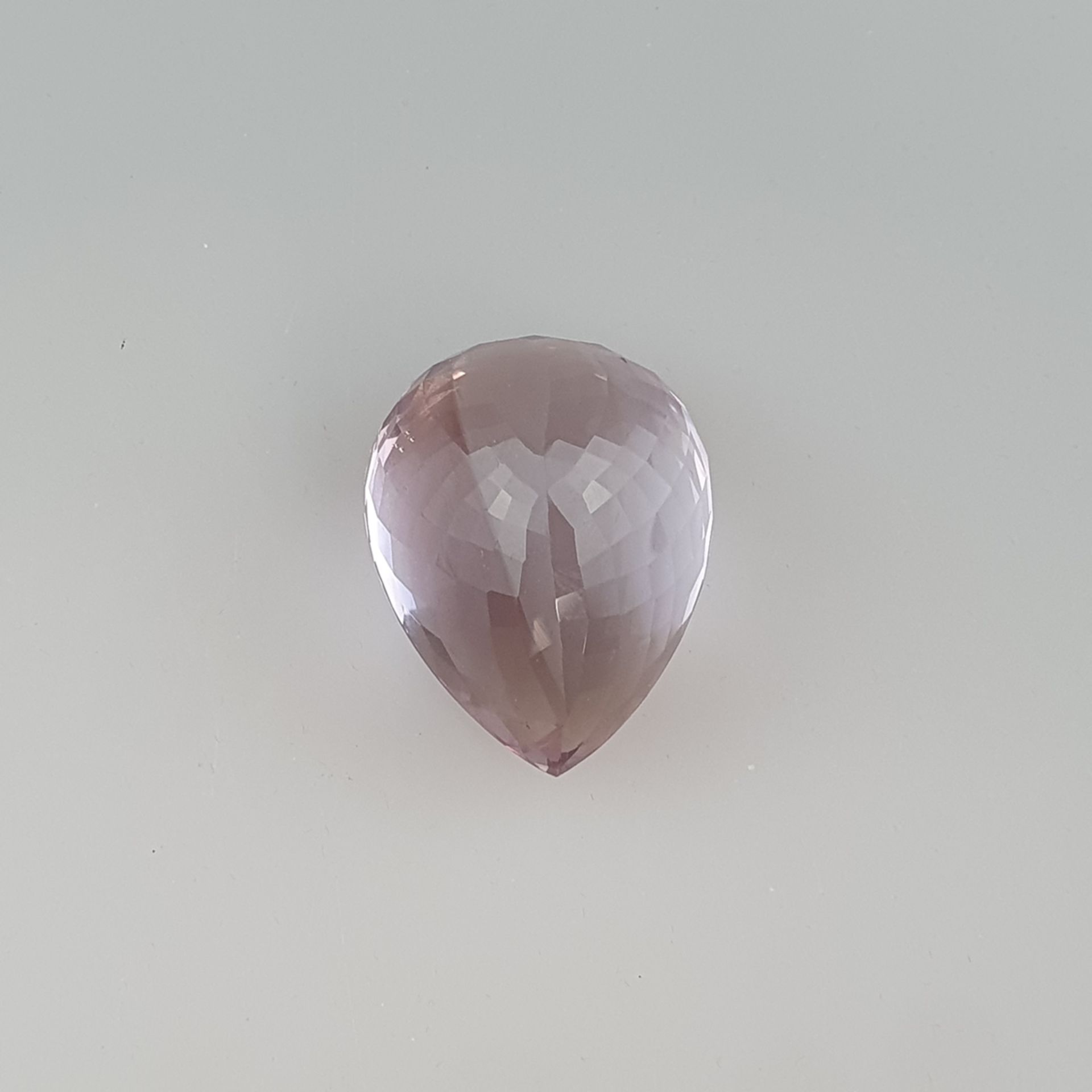 Loser Amethyst - 82,63 ct., Tropfen-/Brioletschliff, Maße: 31,3 x 24,4 x 17,4 mm, WGI-Zertifikat WG - Bild 6 aus 7