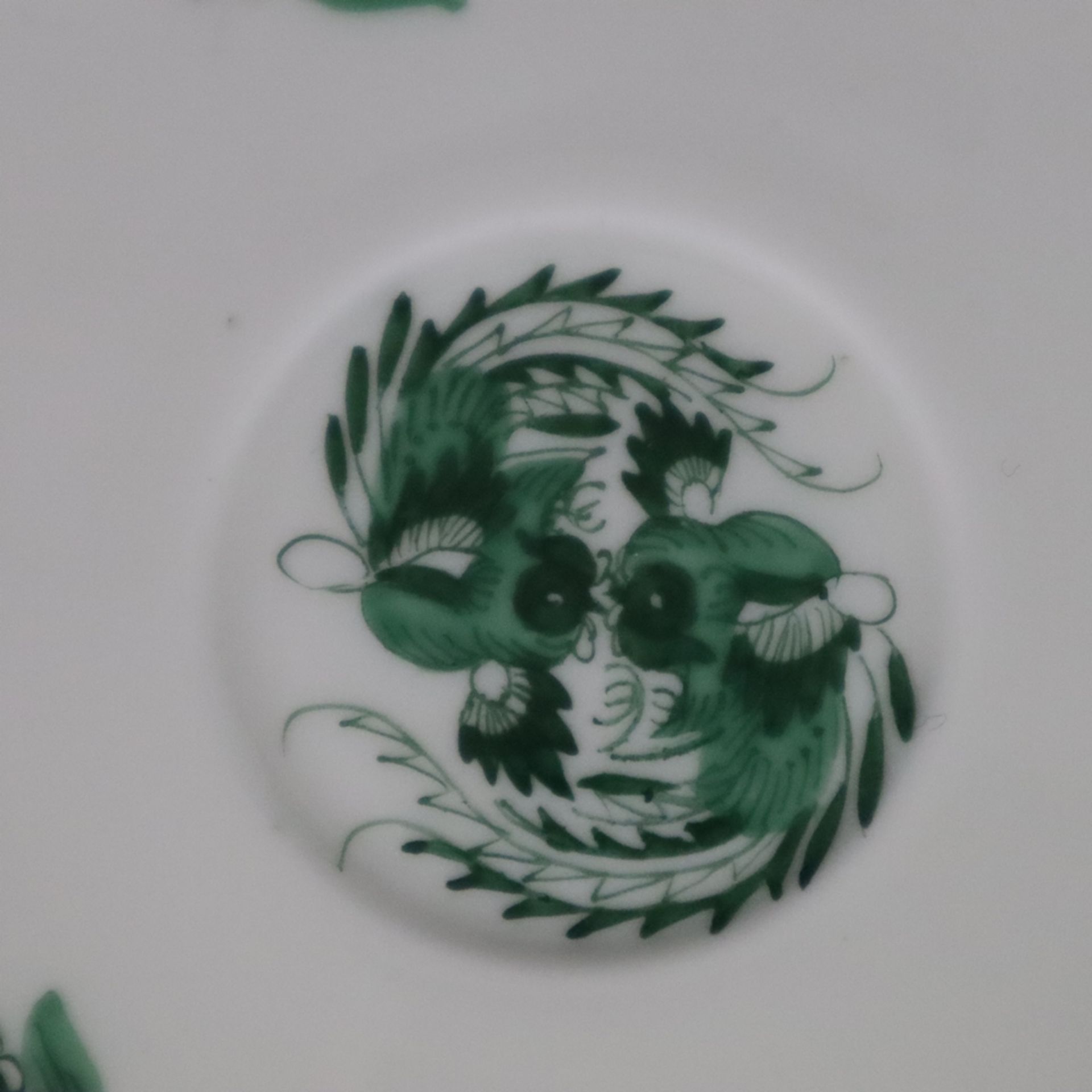 Mokkatasse mit Untertasse - Meissen, Porzellan, Dekor "Ming-Drache" in Grün und Grau, glatte Form m - Bild 5 aus 6