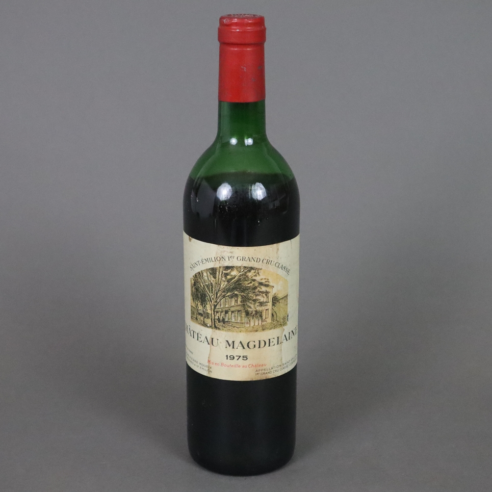 Wein - 1975 Château Magdelaine, Saint-Émilion Grand Cru Classé, France, 0,7 L, Etikett stark beschä