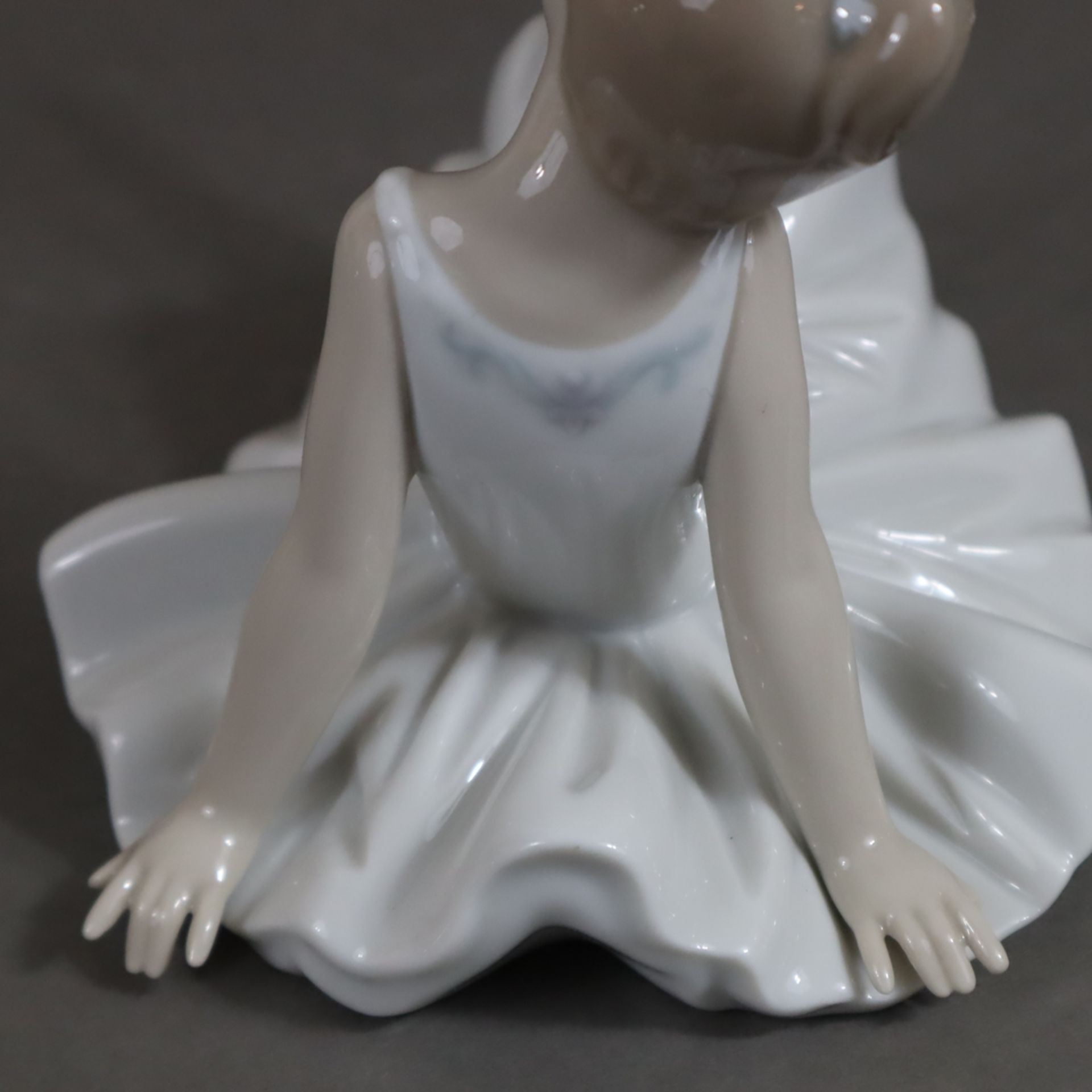 Porzellanfigur "Kleine Ballerina III", Lladro, Spanien, Modellnr. 8127 (Produktion 2010 eingestellt - Bild 7 aus 8