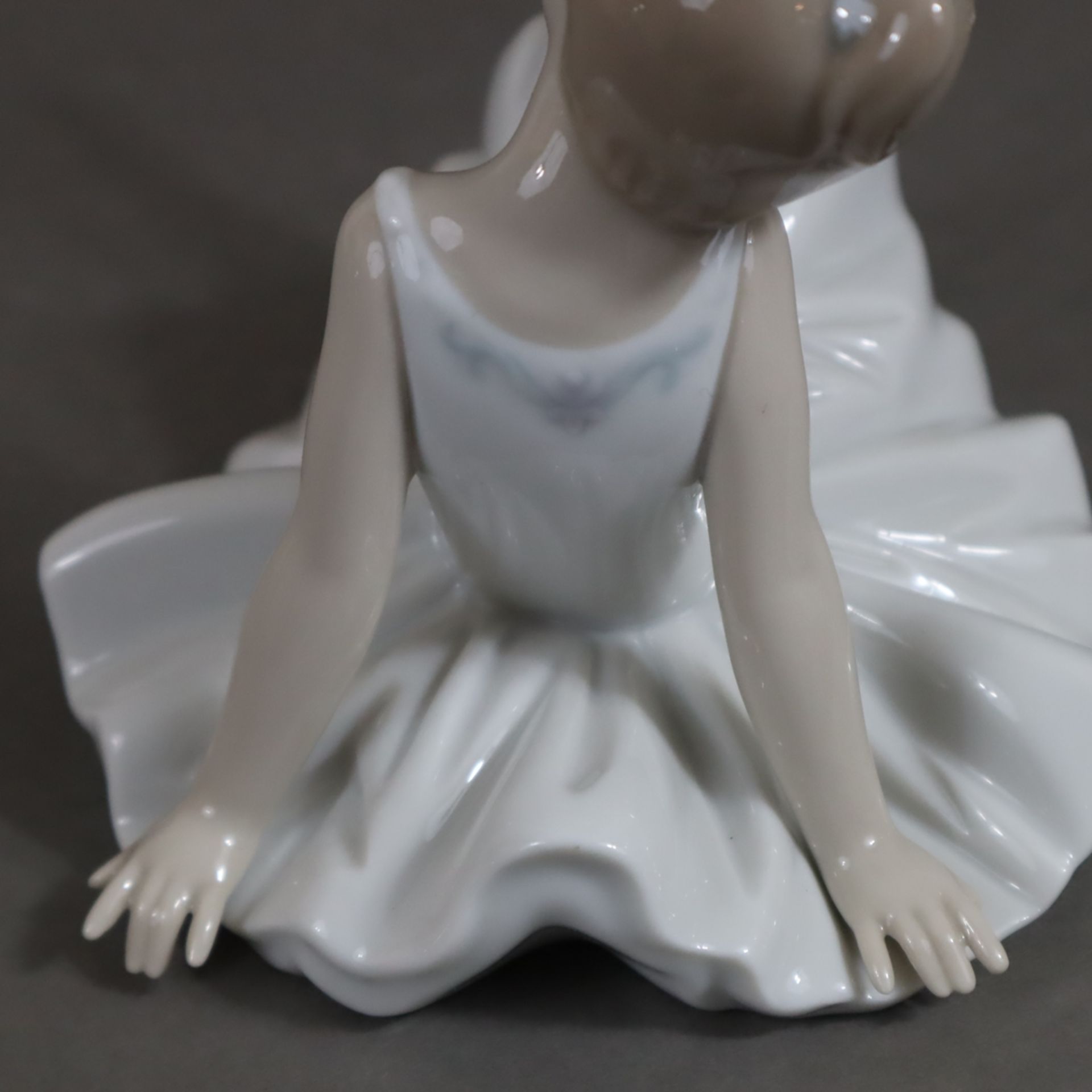 Porzellanfigur "Kleine Ballerina III", Lladro, Spanien, Modellnr. 8127 (Produktion 2010 eingestellt - Image 7 of 8