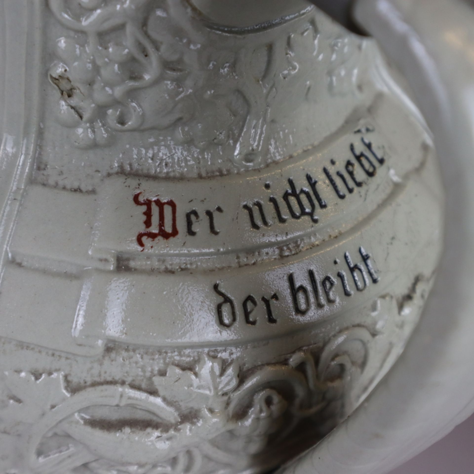 Zwei Weinkannen - Villeroy & Boch, Mettlach, 1874-1909, graues Steinzeug mit Reliefauflagen (u.a. b - Bild 10 aus 13