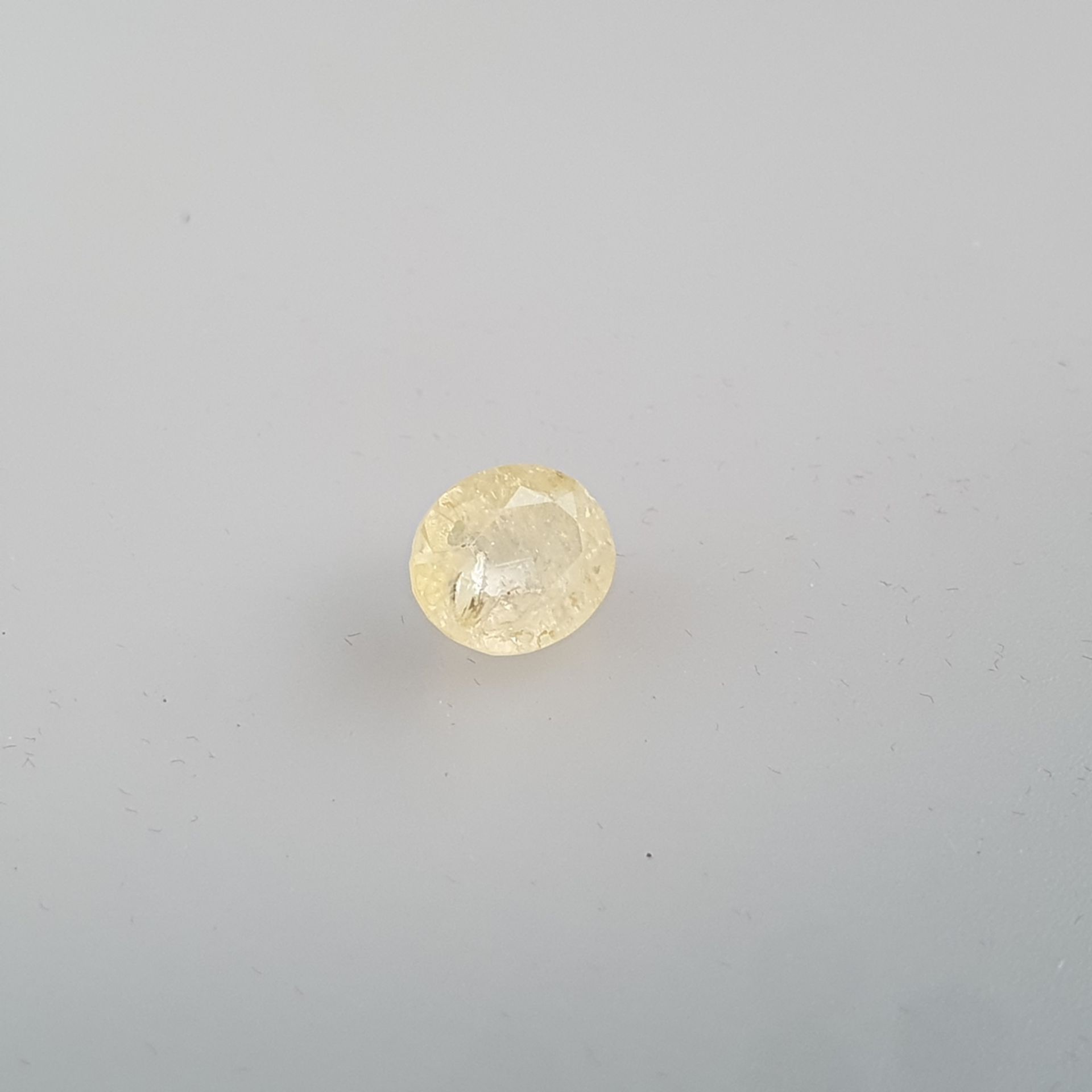 Loser Saphir - 3,57 ct., gelb, Ovalschliff, Maße: 9,8 x 7,7 x 5,4 mm, WGI-Zertifikat/ WGI-Nr. 96241