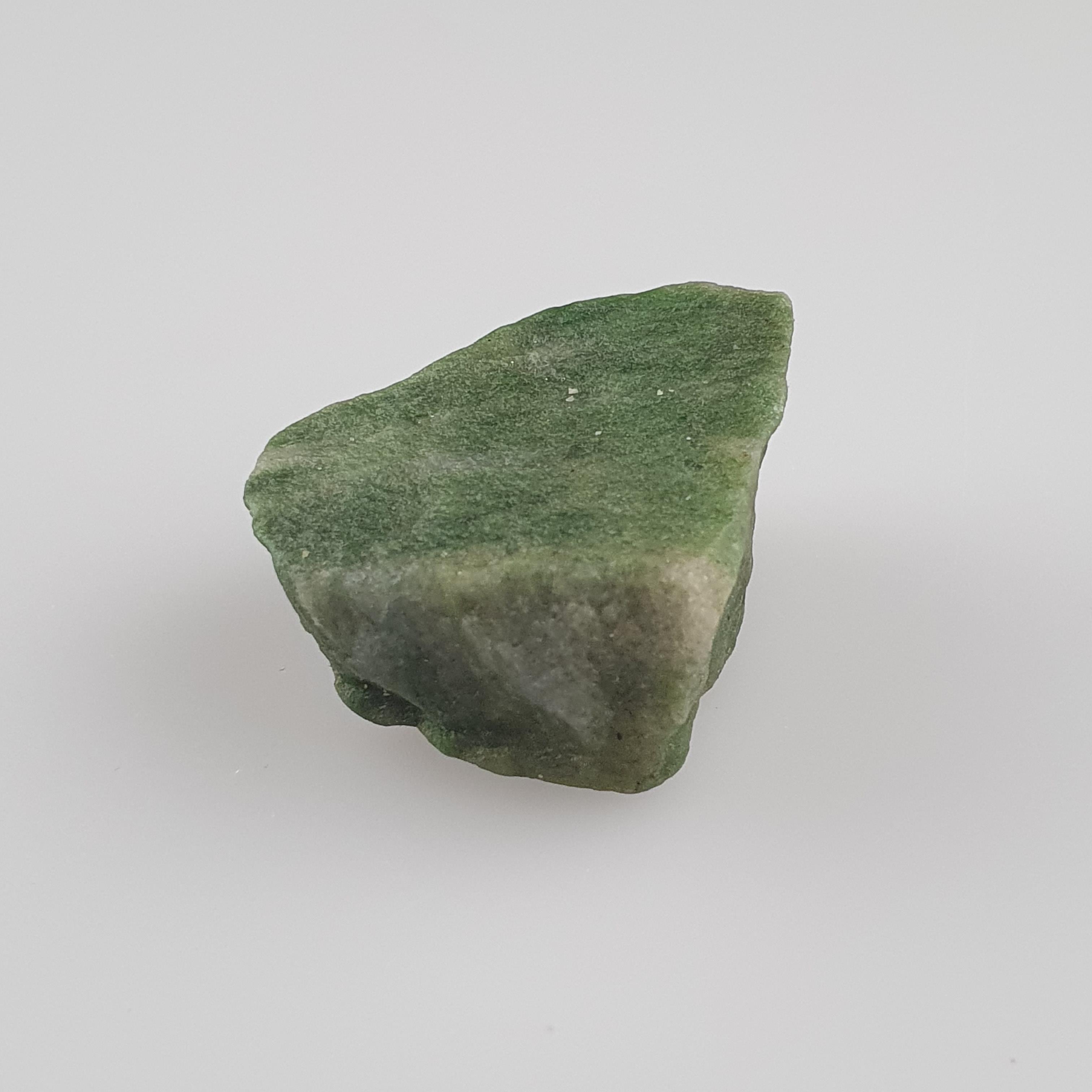 Green aventurine gemstone rough 189ct; weight ca. 37,4 Gr.; size ca. 36 x 34 mm - Image 2 of 4