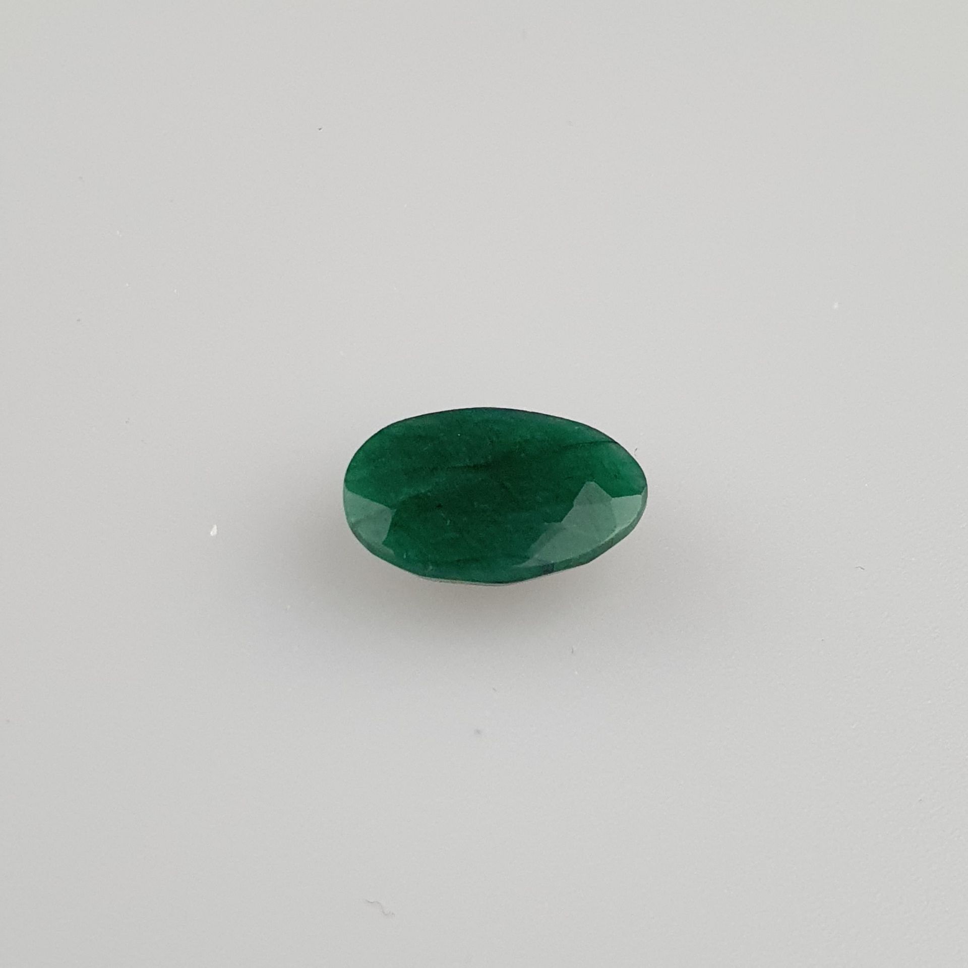 Loser Smaragd - oval facettiert, ca.6.60ct., lose, mit Zertifikat - Bild 2 aus 5