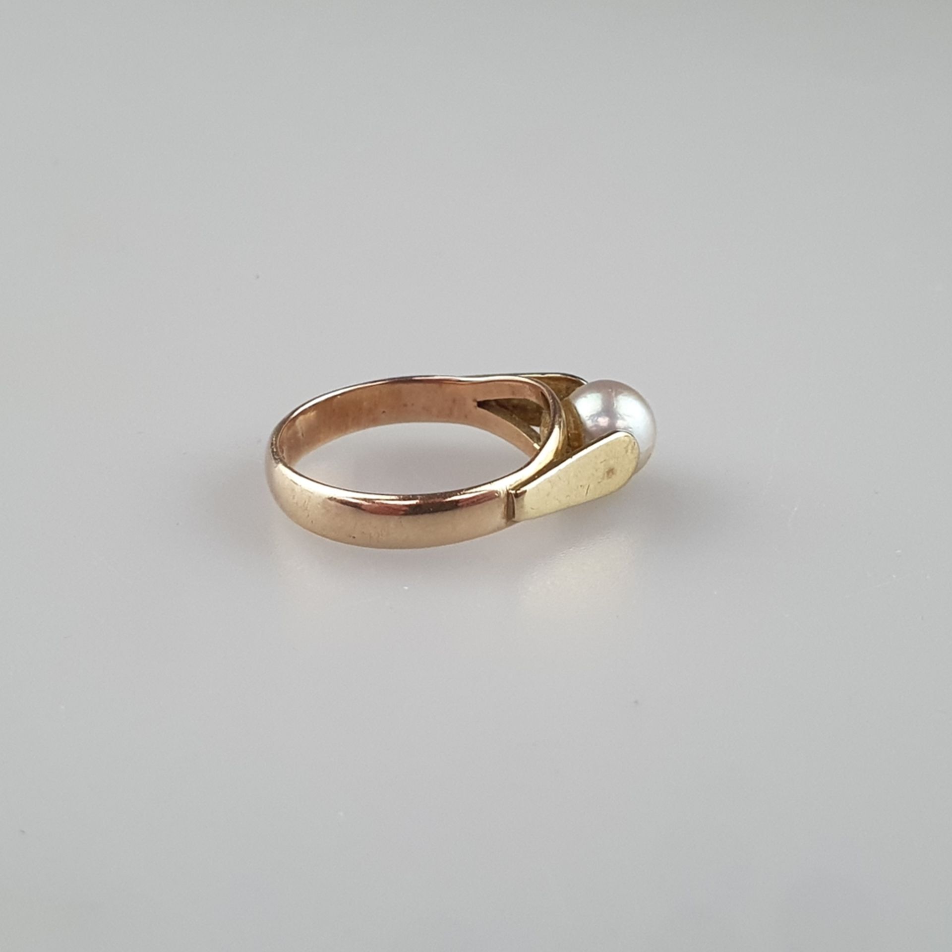 Perlring - Gelbgold 585/000 (14K), innen gestempelt, Perle von 6mm-Dm. mit silbrigem Lüster, Dm. ca - Bild 3 aus 5