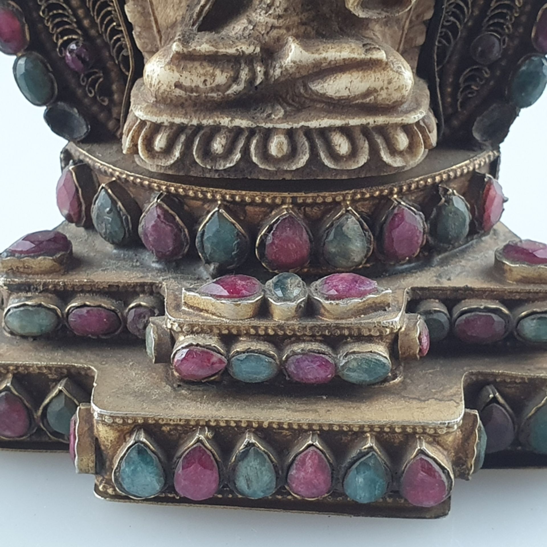 Figur des Manjushri (Bodhisattva der Gelehrsamkeit) - nepalotibetisch, 20. Jh., Silberlegierung, Be - Bild 4 aus 8