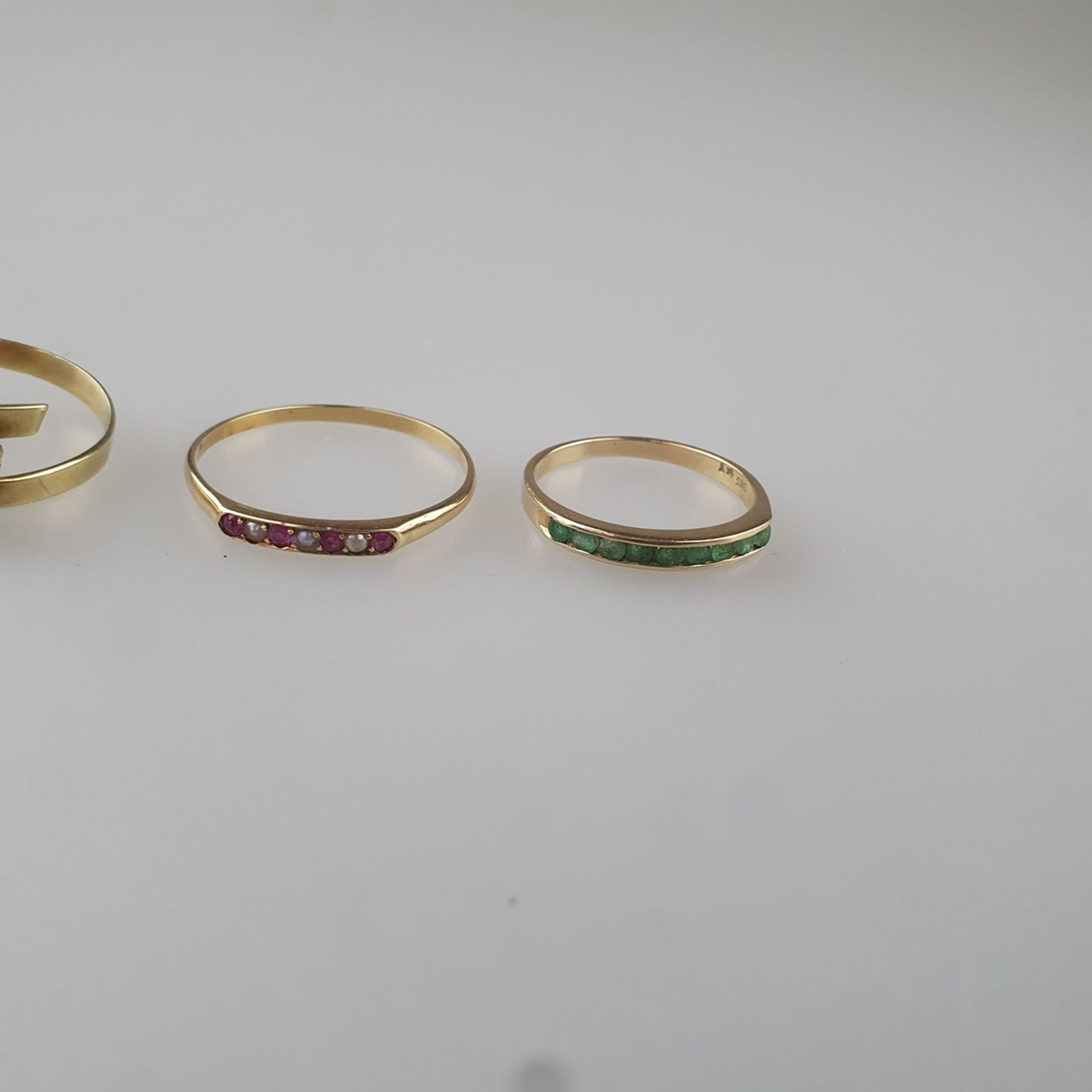 Ringkonvolut - Gelbgold 585/000 (14K), meist gestempelt / alle geprüft, 3 Ringe, Besatz mit kleinen - Bild 3 aus 6