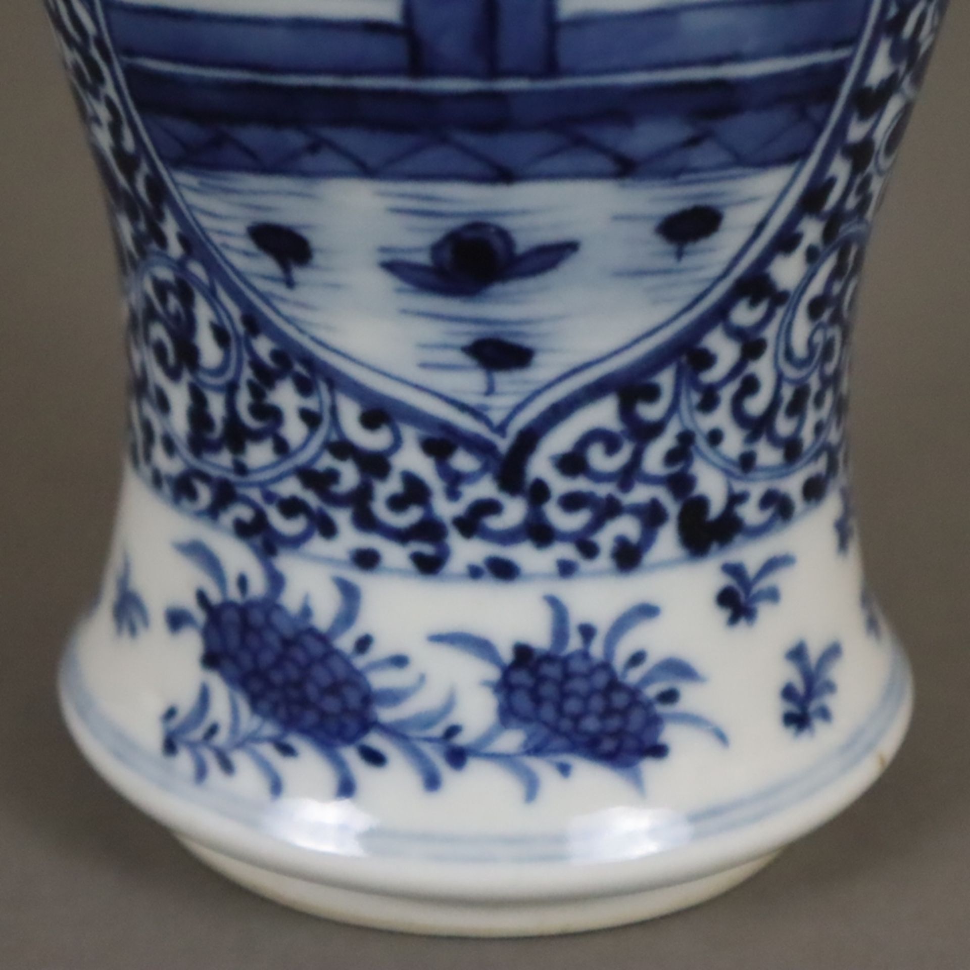 Meiping-Vase - China 20.Jh., Porzellan, umlaufend in Unterglasurblau bemalt mit figürlich besetzten - Bild 7 aus 8