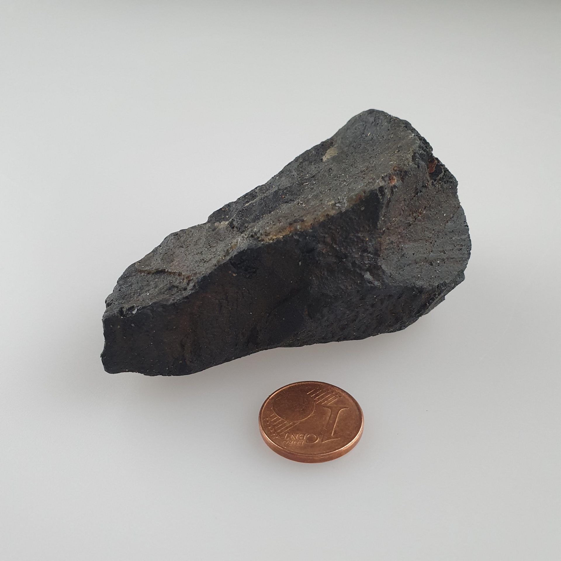Großer schwarzer Turmalin - natürlicher Rohstein von ca. 764ct., Gewicht ca. 153g, Maße ca. 67 x 45 - Bild 2 aus 5