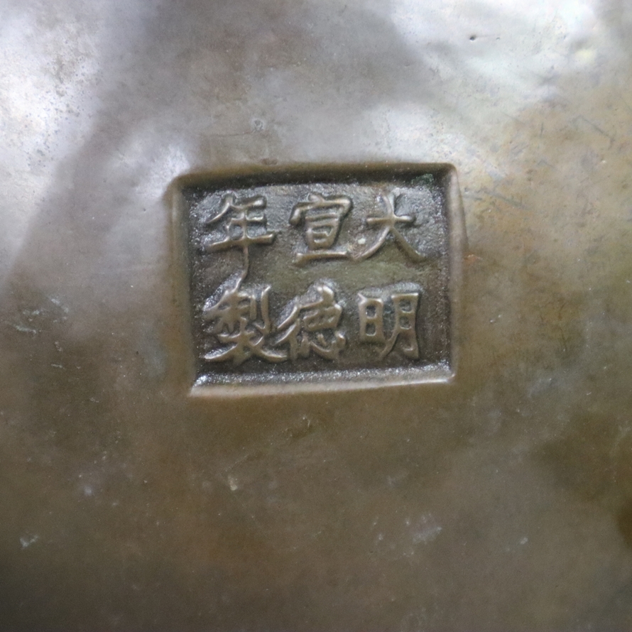 Weihrauchbrenner/ Räuchergefäß - China, 20. Jh., Gelbbronze braun patiniert, bauchiges Unterteil au - Image 8 of 8