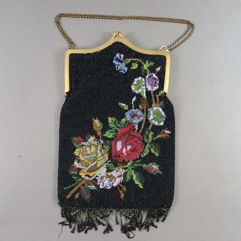 Jugendstil-Damentasche - um 1900/1910, beidseitige florale Perlenstickerei, vergoldeter Bügel schau - Image 9 of 10