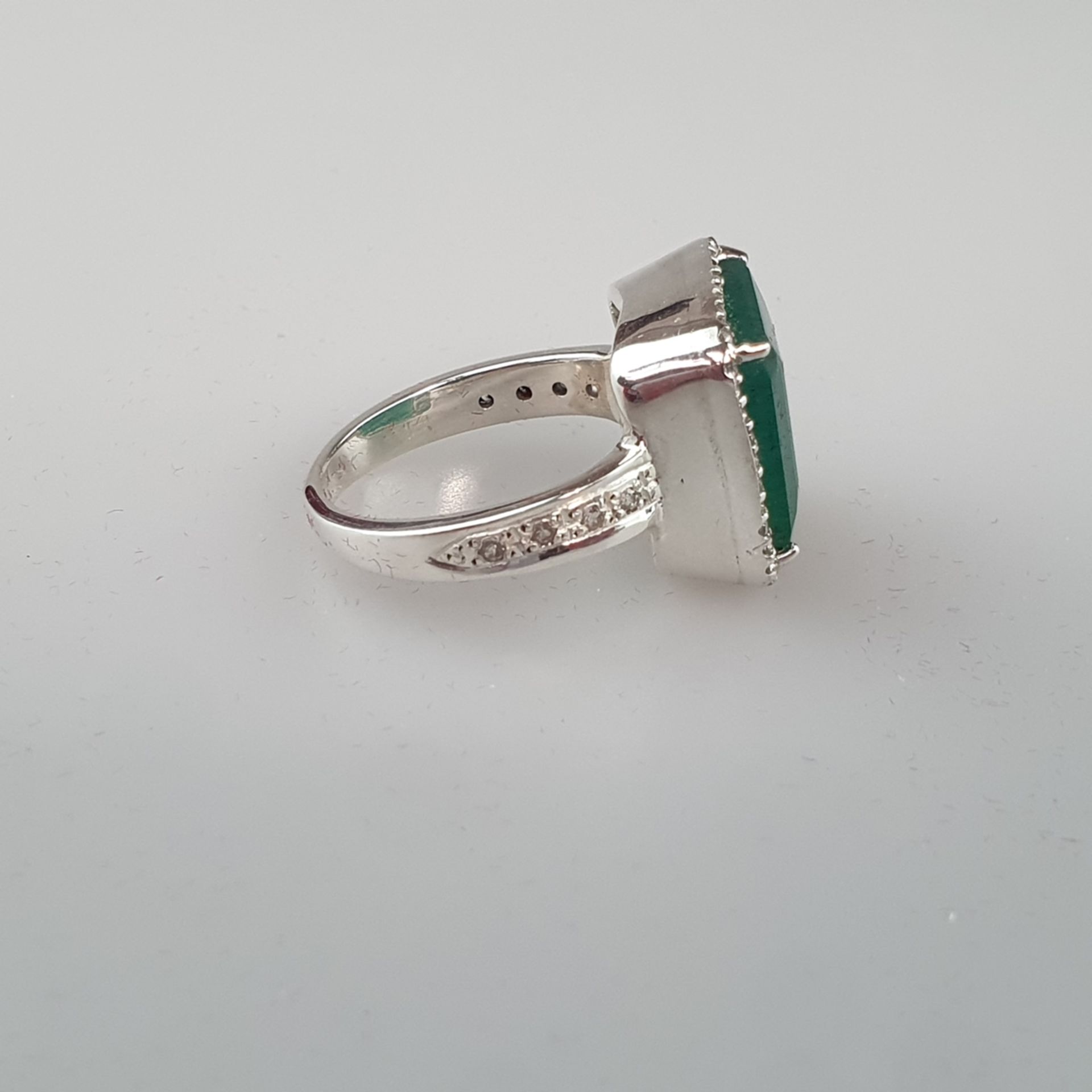 Silberring mit Smaragd - Sterling Silber, gestempelt, rechteckiger Ringkopf besetzt mit Smaragd im - Image 4 of 9