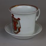 Wappentasse mit Untertasse - Krister, Waldenburg, um 1850, Weißporzellan, Schauseite mit polychrome