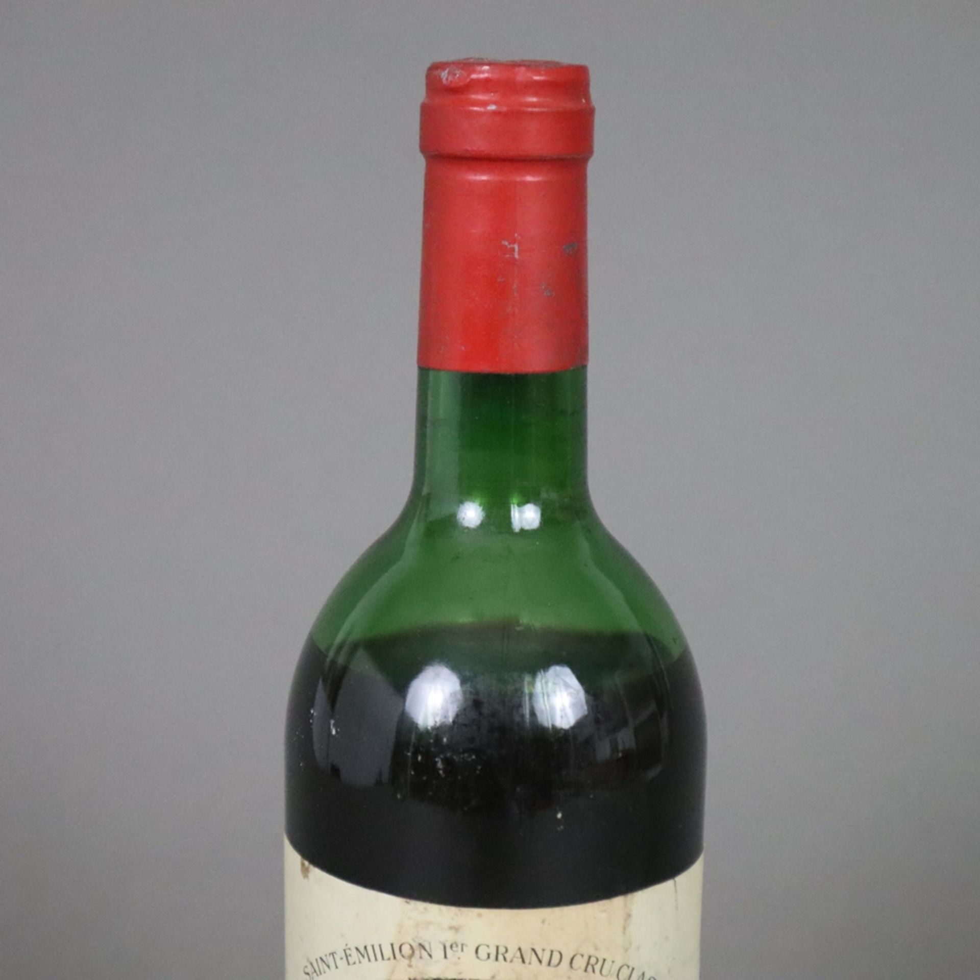 Wein - 1975 Château Magdelaine, Saint-Émilion Grand Cru Classé, France, 0,7 L, Etikett stark beschä - Image 2 of 6