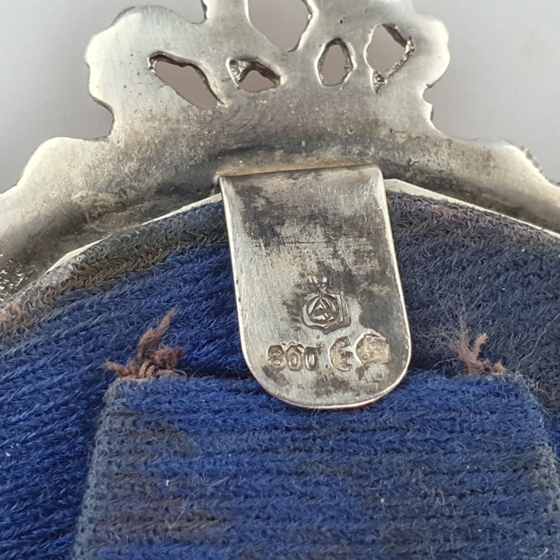Miniatur-Standrahmen aus Silber - deutsch, nach 1900, Tondo mit Lorbeerfeston als Rahmenleiste, Bek - Bild 5 aus 5
