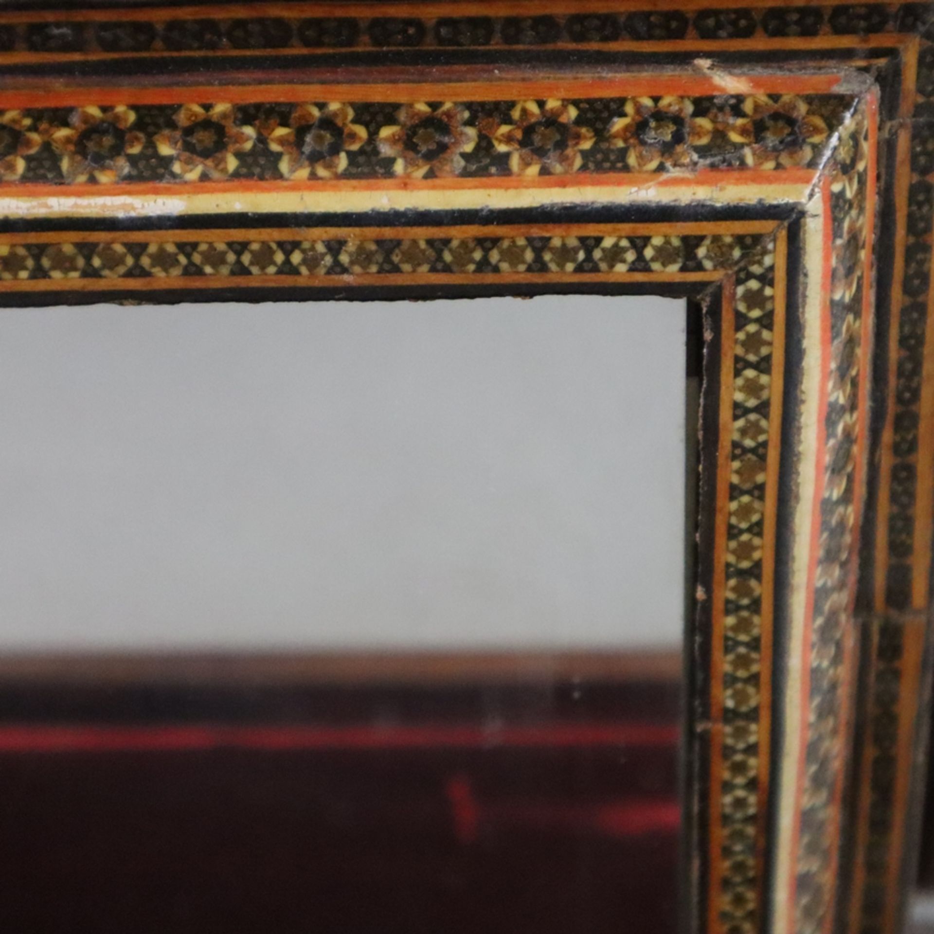 Spiegelschatulle - Persien, große Holzkassette mit durch Ketten gesichertem Scharnierdeckel, intars - Image 3 of 8