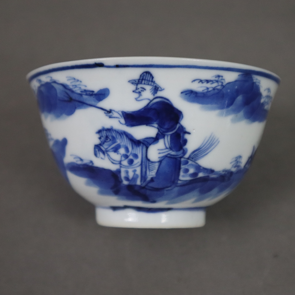 Drei Blauweiß-Koppchen und 3 Tellerchen - China, Porzellan, auf der Wandung Landschaften mit beritt - Image 3 of 11