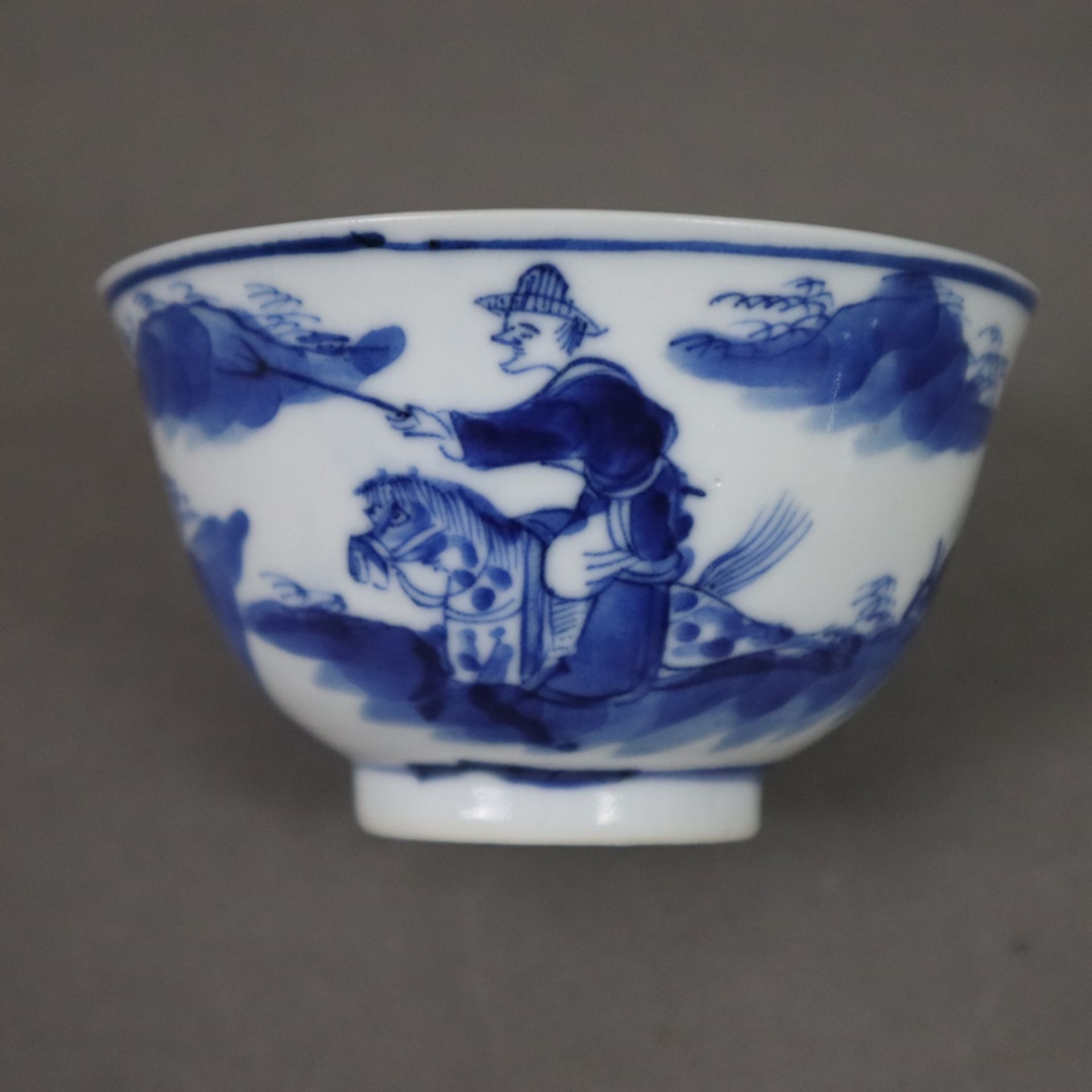 Drei Blauweiß-Koppchen und 3 Tellerchen - China, Porzellan, auf der Wandung Landschaften mit beritt - Bild 3 aus 11