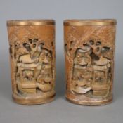 Ein Paar große Pinselhalter - China 1. Hälfte 20. Jh., Bambus, zylindrische Form, beschnitzt, schau