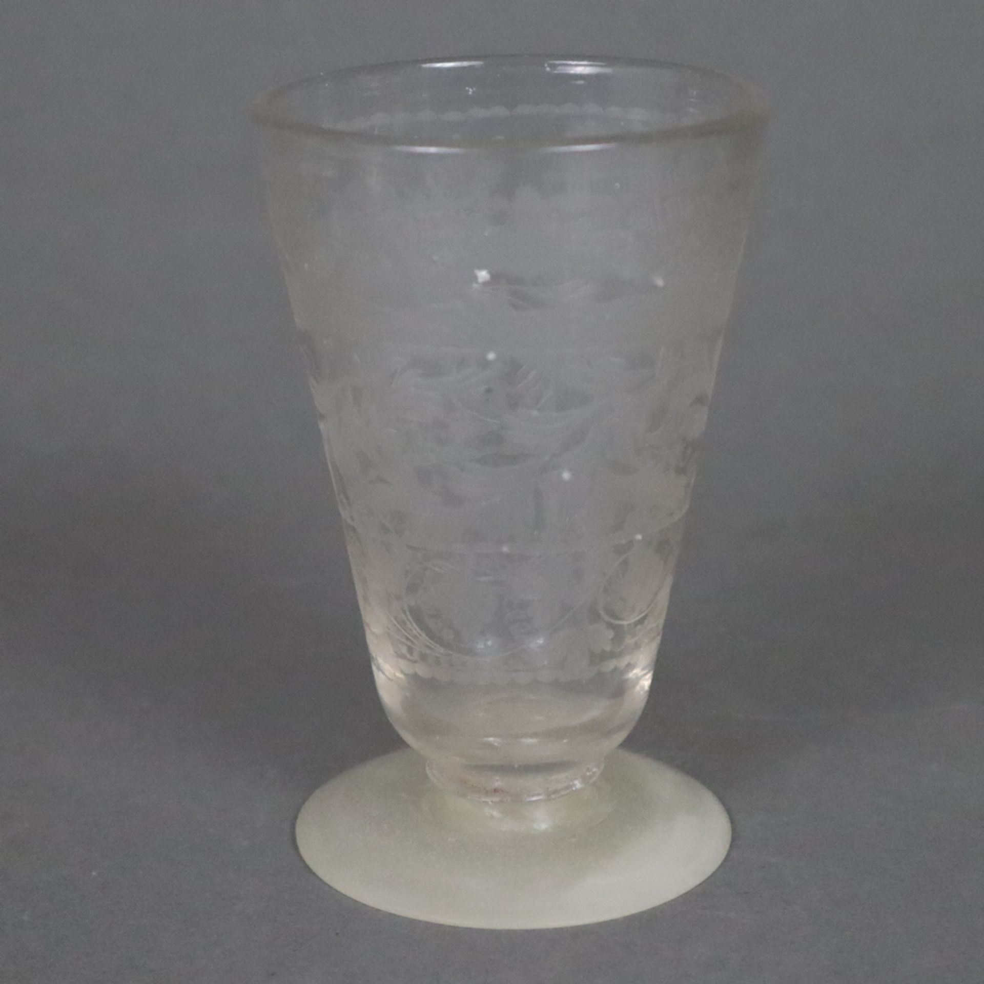 Vier Gläser - 19. Jh./um 1900, farbloses Glas, 1x jagdliches Kelchglas, zehnfach facettierter Fuß m - Image 12 of 14