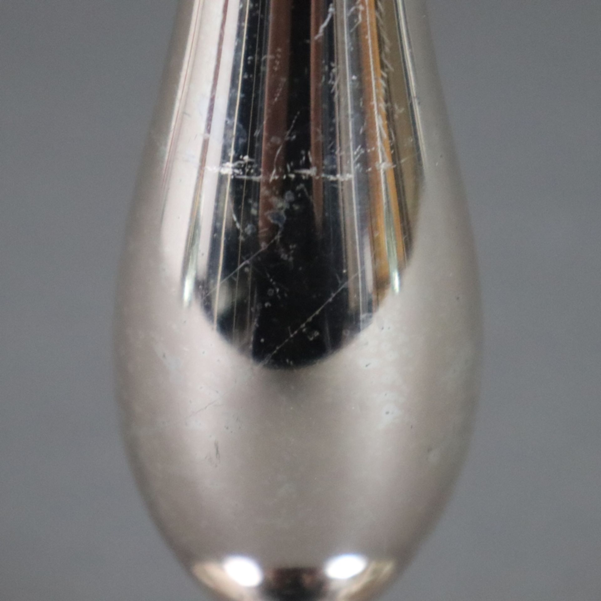 Solifleur-Vase - Wilkens, 835er Silber, Stand mit Perlstabrelief, gestempelt „Wilkens, Firmenzeiche - Bild 4 aus 6