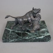 Tierplastik "Bulle und Bär" - wohl 1920/30, Bronze, braun patiniert, auf rechteckigem Marmorsockel 