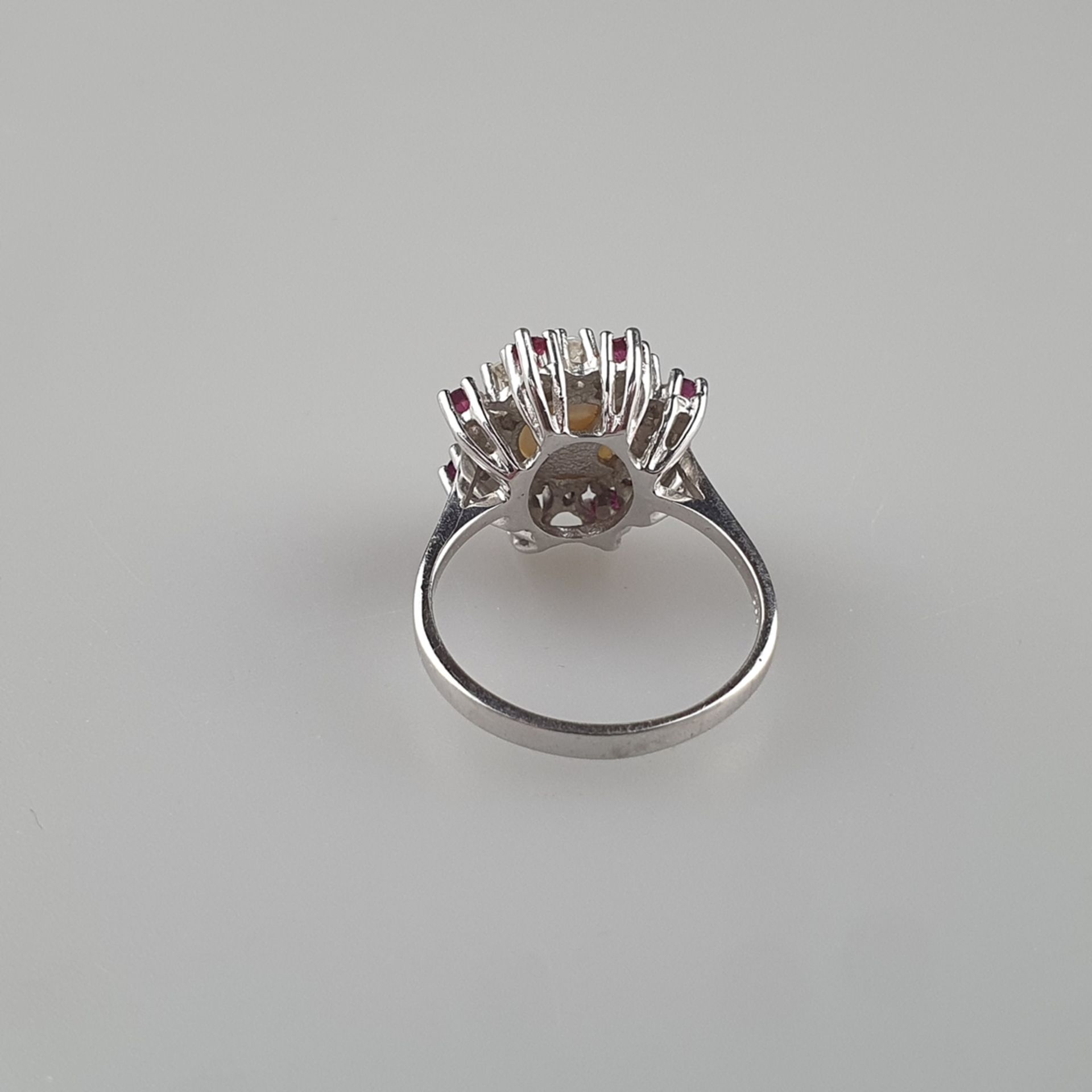Perlring mit Diamant- und Rubinbesatz - Gelbgold 585/000 (14K), gestempelt, zentrale Perle von 8mm- - Bild 5 aus 7
