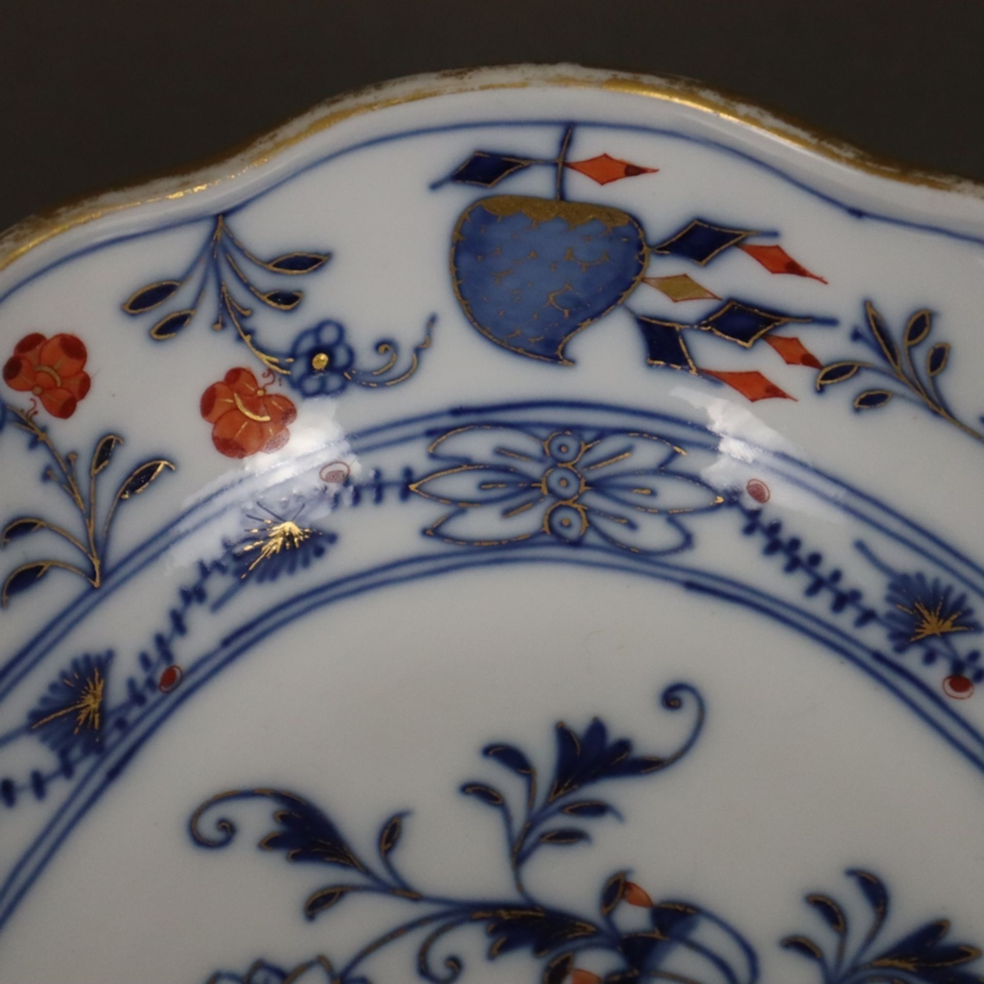 Ovale Servierschale - Meissen, Knaufzeit, Porzellan, unterglasurblaues Zwiebelmuster, rot- und gold - Bild 5 aus 7