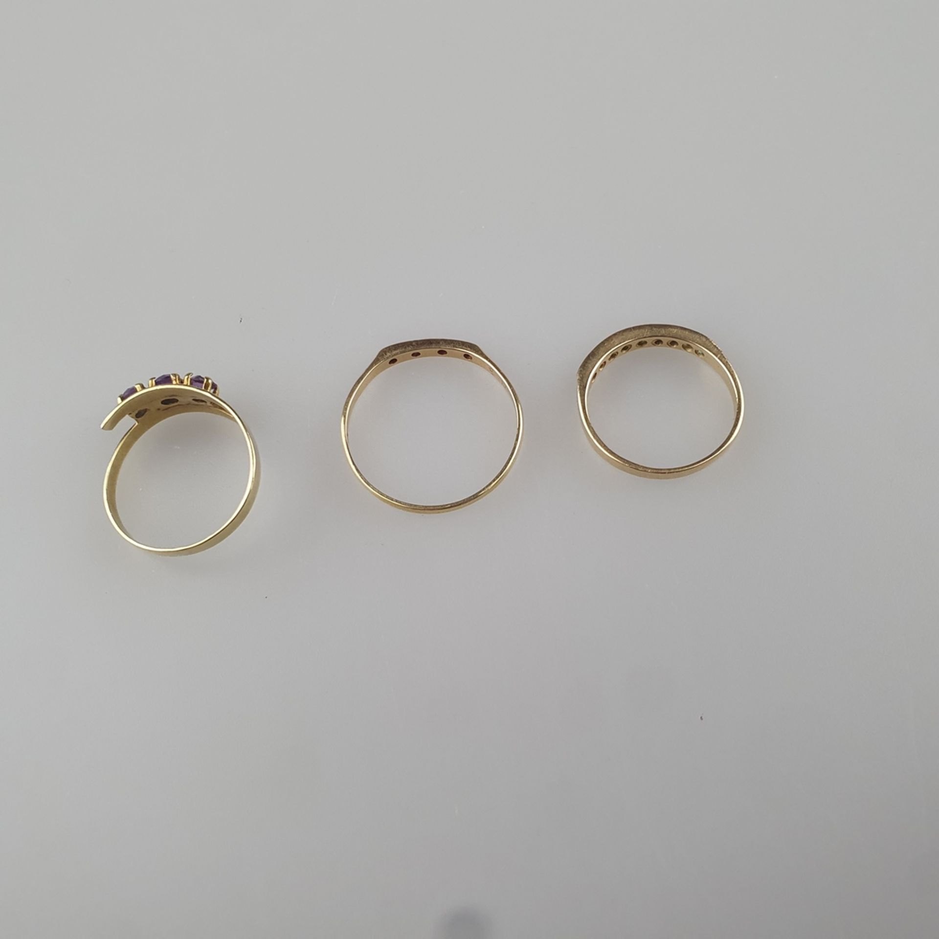 Ringkonvolut - Gelbgold 585/000 (14K), meist gestempelt / alle geprüft, 3 Ringe, Besatz mit kleinen - Bild 6 aus 6