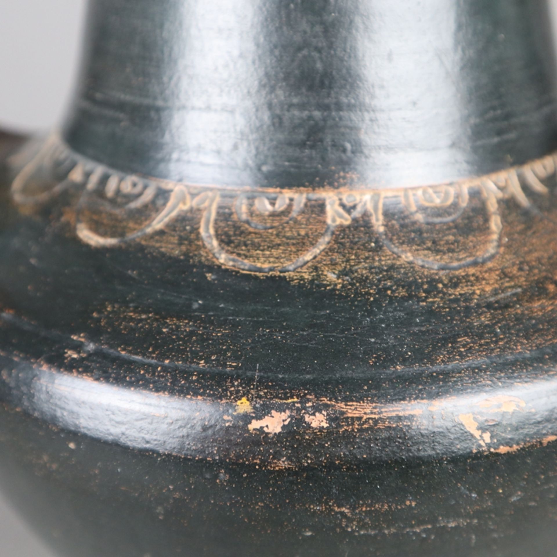 Doppelhenkel-Vase - wohl Balkan, 19.Jh. oder älter, Ton, braun glasiert, umlaufend Ornamentborte, s - Bild 5 aus 9