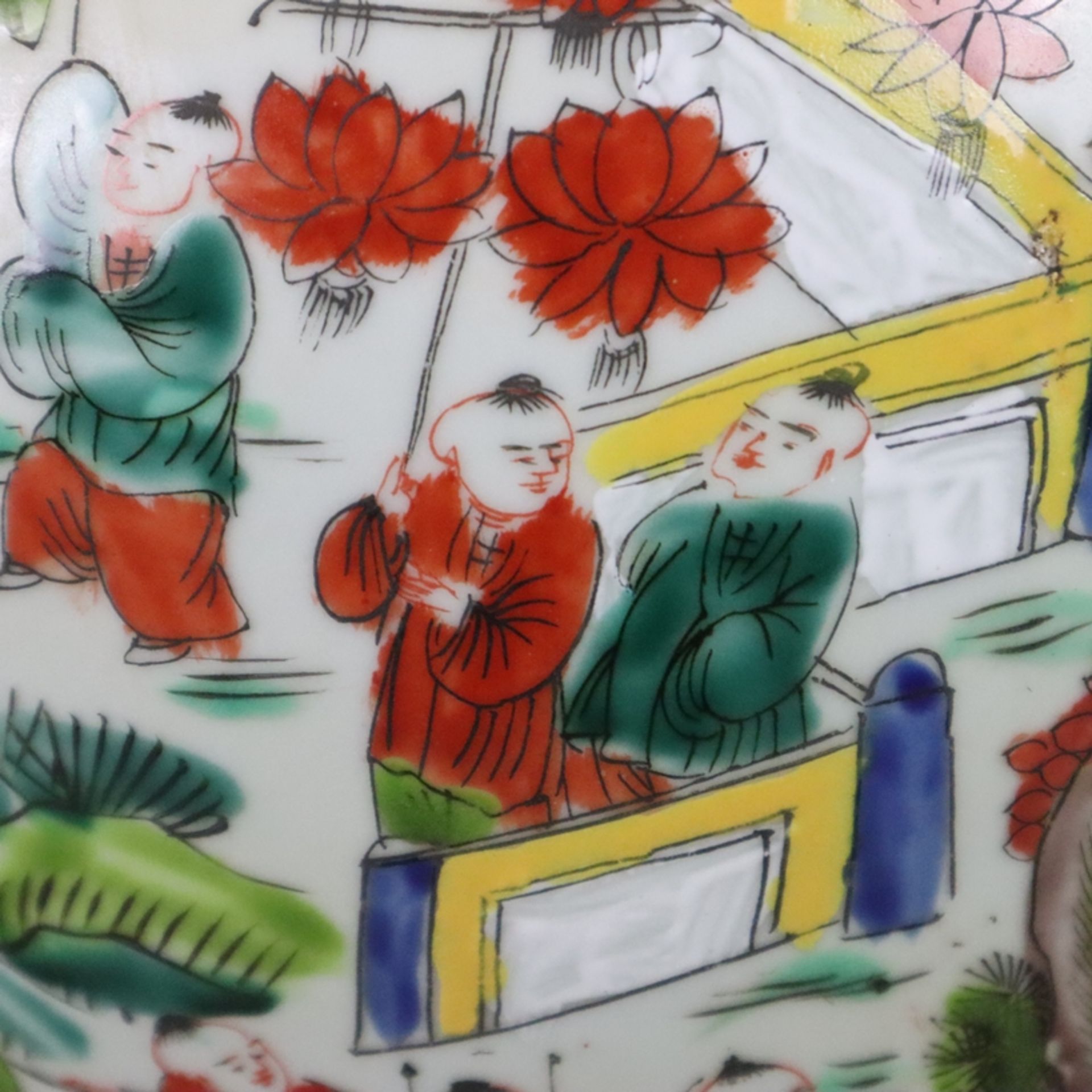 Deckelvase - Porzellan, balusterförmige Wandung mit Dekor in den Farben der Famille vert, umlaufend - Bild 10 aus 15