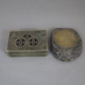 Metalldose/Tuschesteinbehälter & Reibstein- China, 1x rechteckige Form mit Scharnierdeckel, darauf 