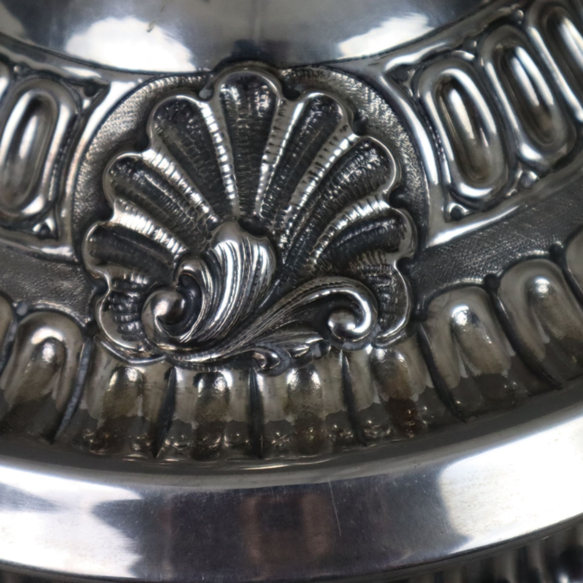 Deckelterrine - 800er Silber, godronierte runde Terrine auf vier Füßen mit zwei seitlichen Handhabe - Image 6 of 9