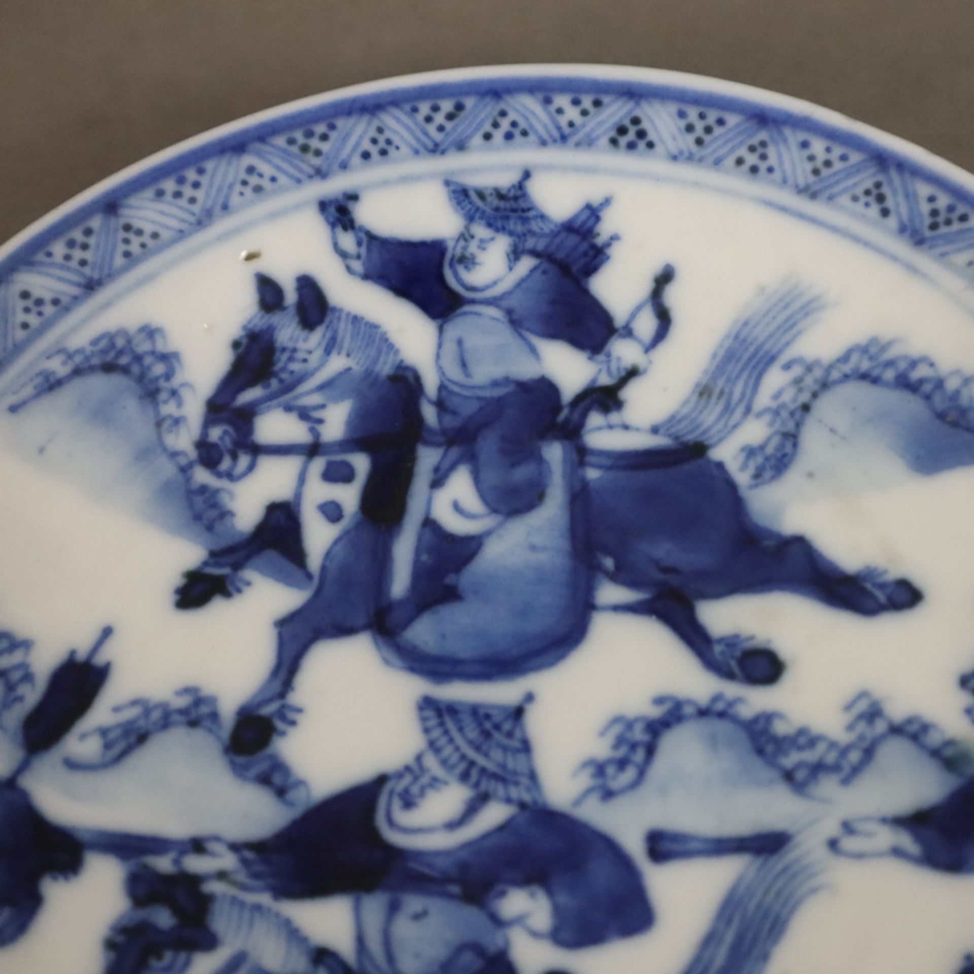 Drei Blauweiß-Koppchen und 3 Tellerchen - China, Porzellan, auf der Wandung Landschaften mit beritt - Bild 11 aus 11